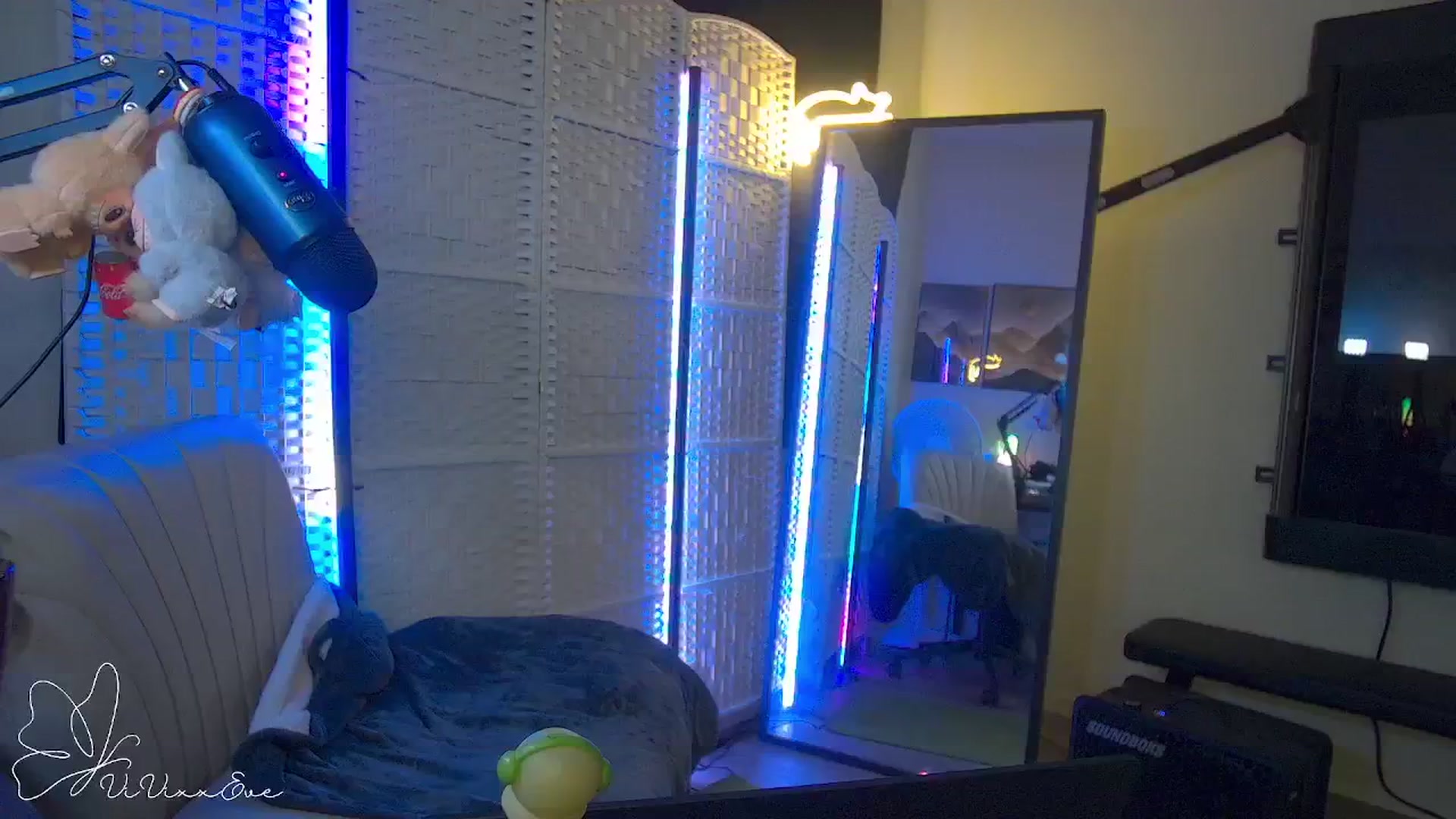 Gallery image thumbnail from Vivixxeve's myfreecams stream on, 10/23/2025, 05:51 image 19 of 20