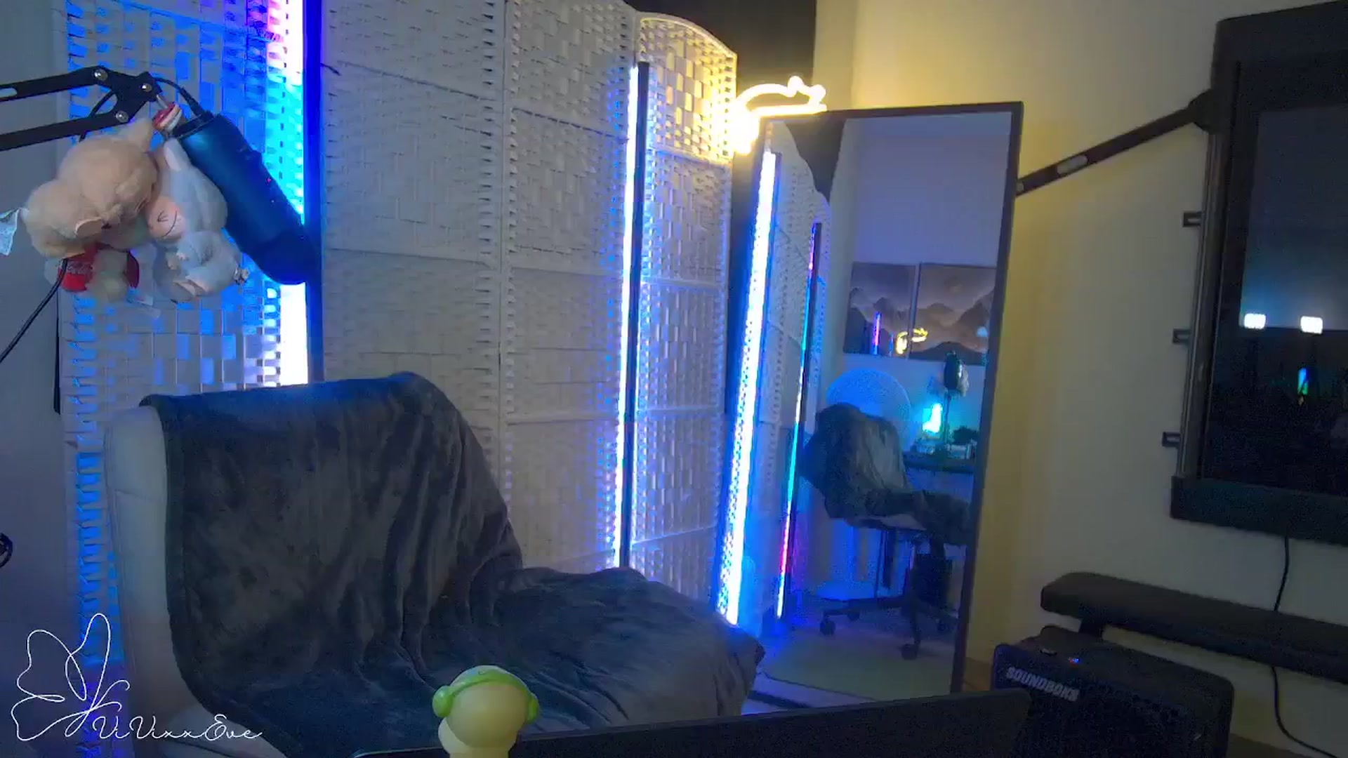Gallery image thumbnail from Vivixxeve's myfreecams stream on, 10/23/2025, 05:51 image 15 of 20