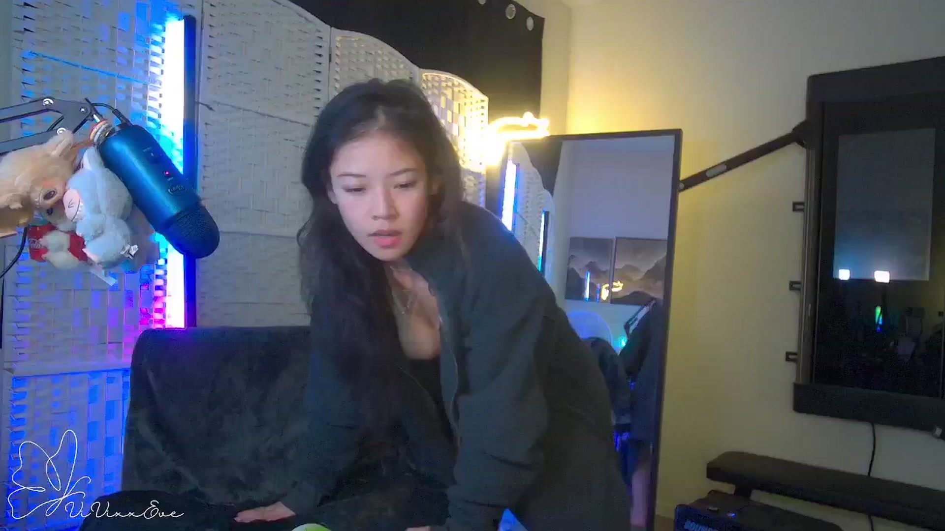 Gallery image thumbnail from Vivixxeve's myfreecams stream on, 10/23/2025, 05:51 image 9 of 20