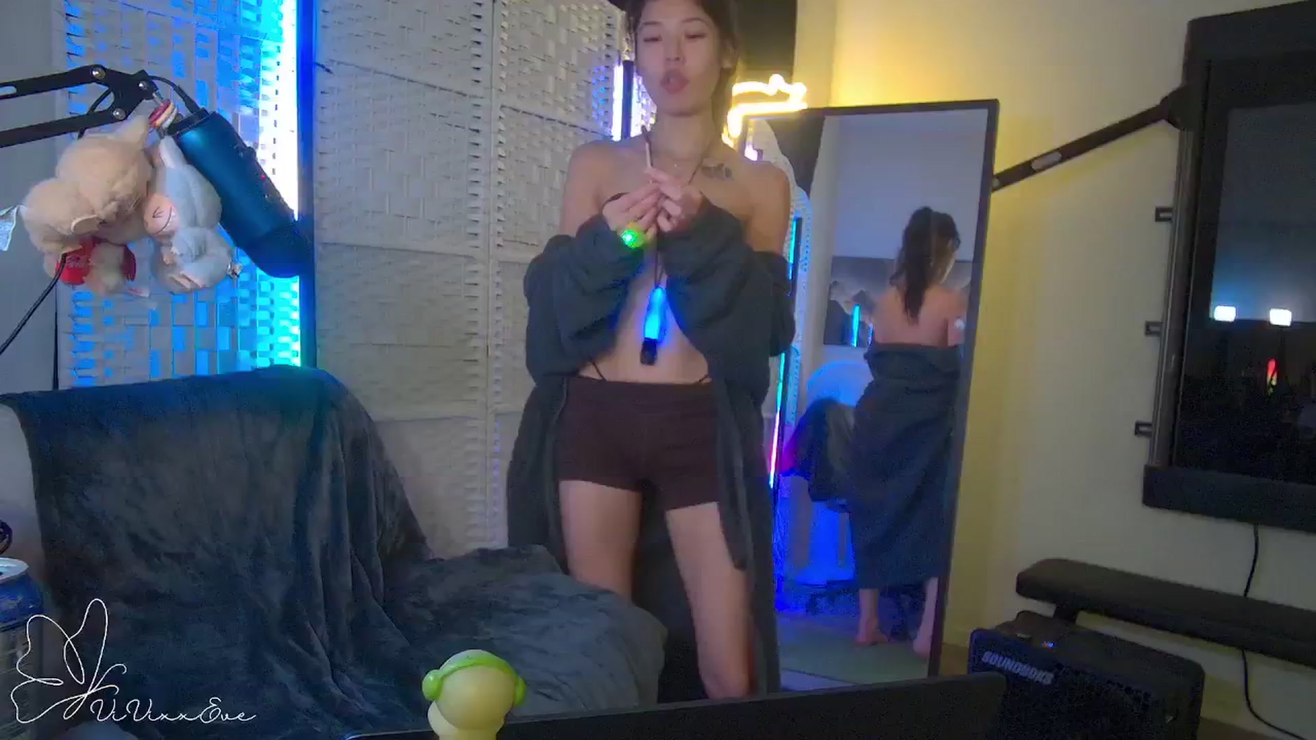 Gallery image thumbnail from Vivixxeve's myfreecams stream on, 10/23/2025, 05:51 image 14 of 20