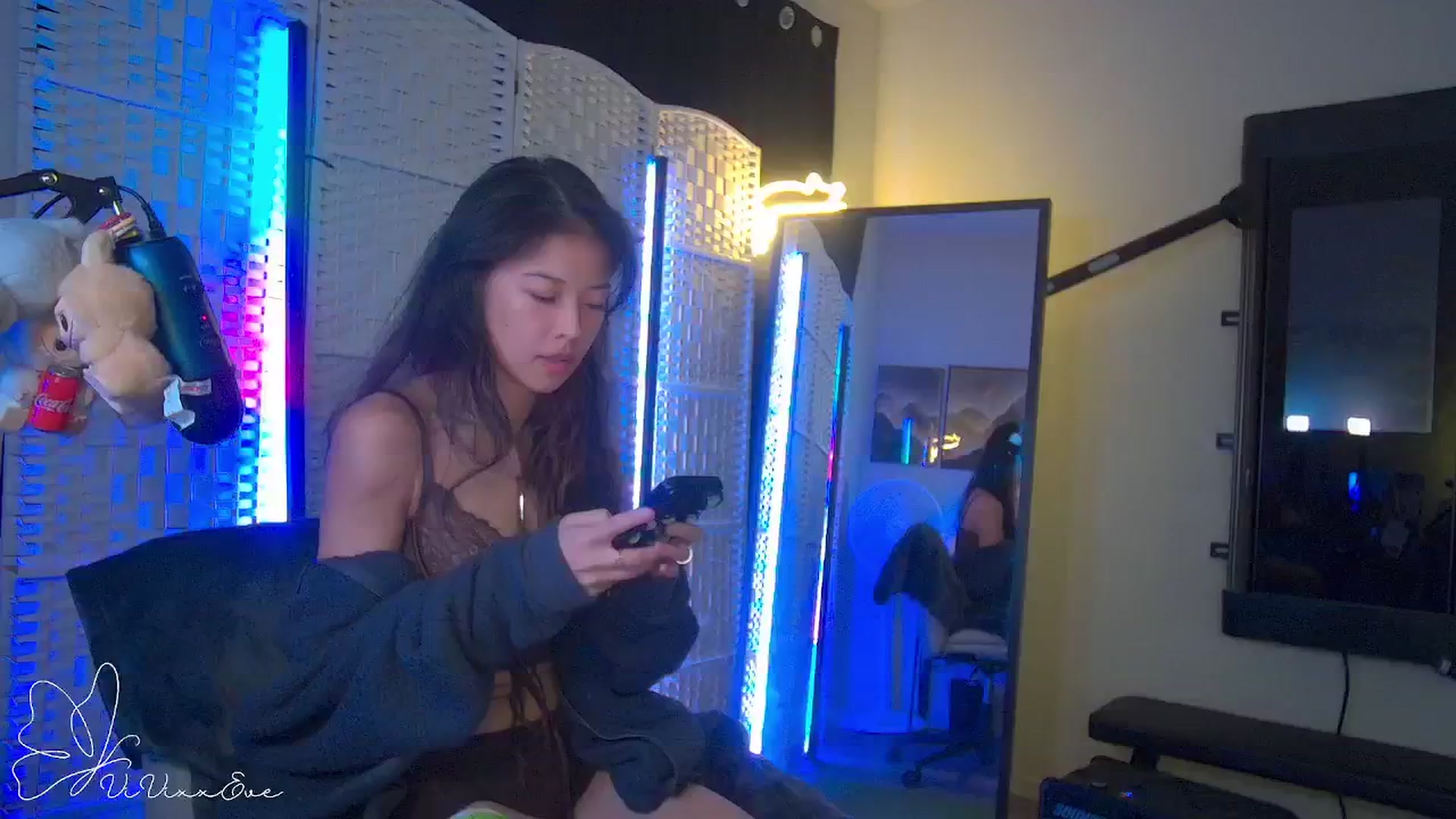 Gallery image thumbnail from Vivixxeve's myfreecams stream on, 10/23/2025, 05:51 image 4 of 20
