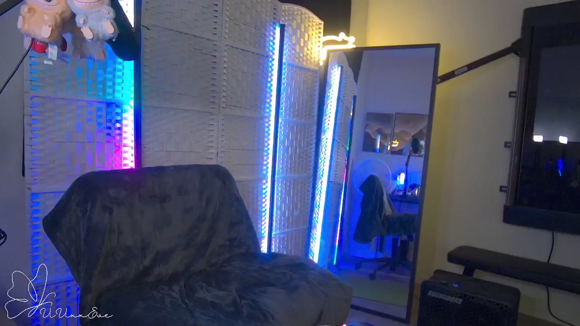 Gallery image thumbnail from Vivixxeve's myfreecams stream on, 10/24/2025, 02:16 image 18 of 20