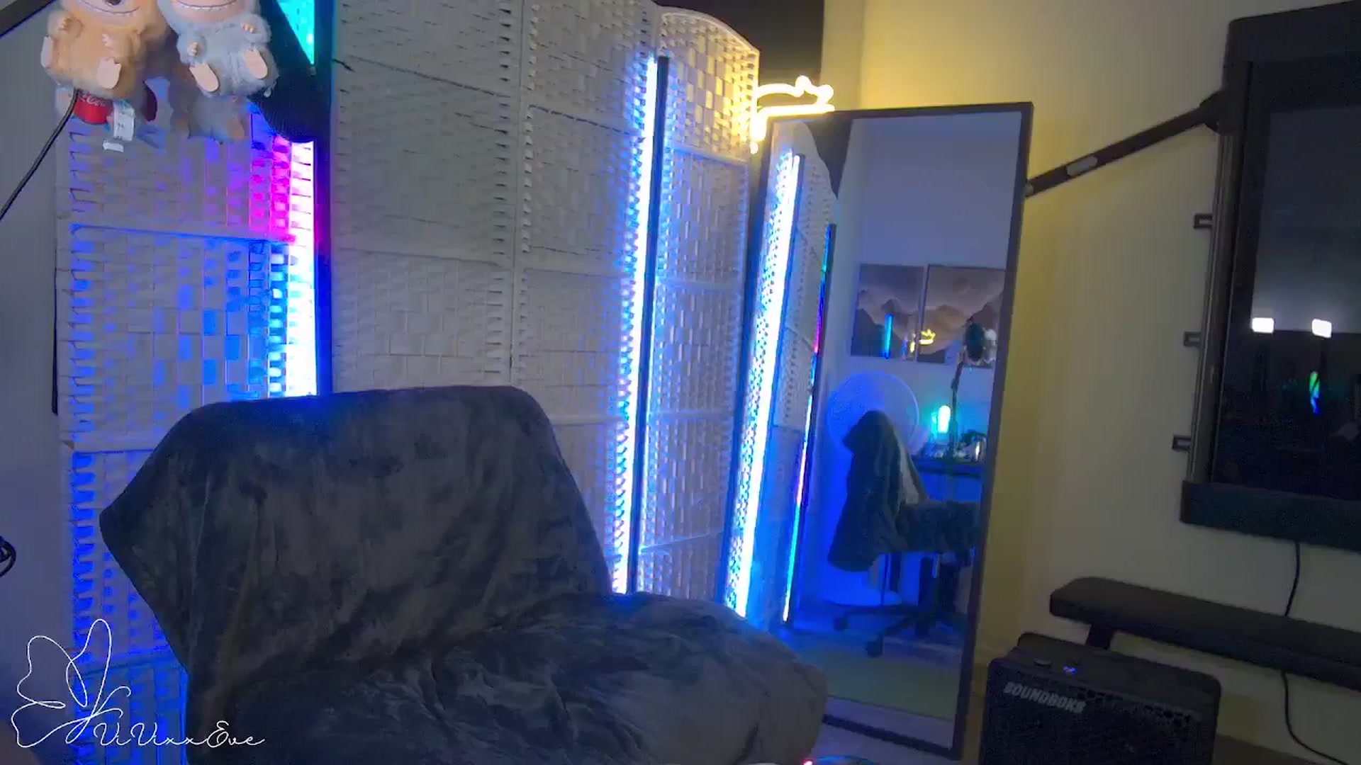 Gallery image thumbnail from Vivixxeve's myfreecams stream on, 10/24/2025, 02:16 image 19 of 20