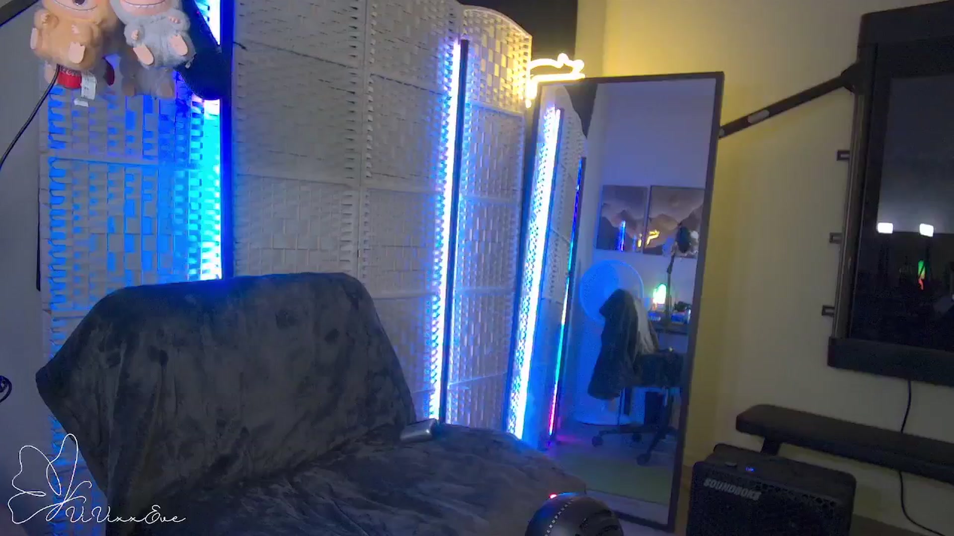 Gallery image thumbnail from Vivixxeve's myfreecams stream on, 10/24/2025, 02:16 image 2 of 20