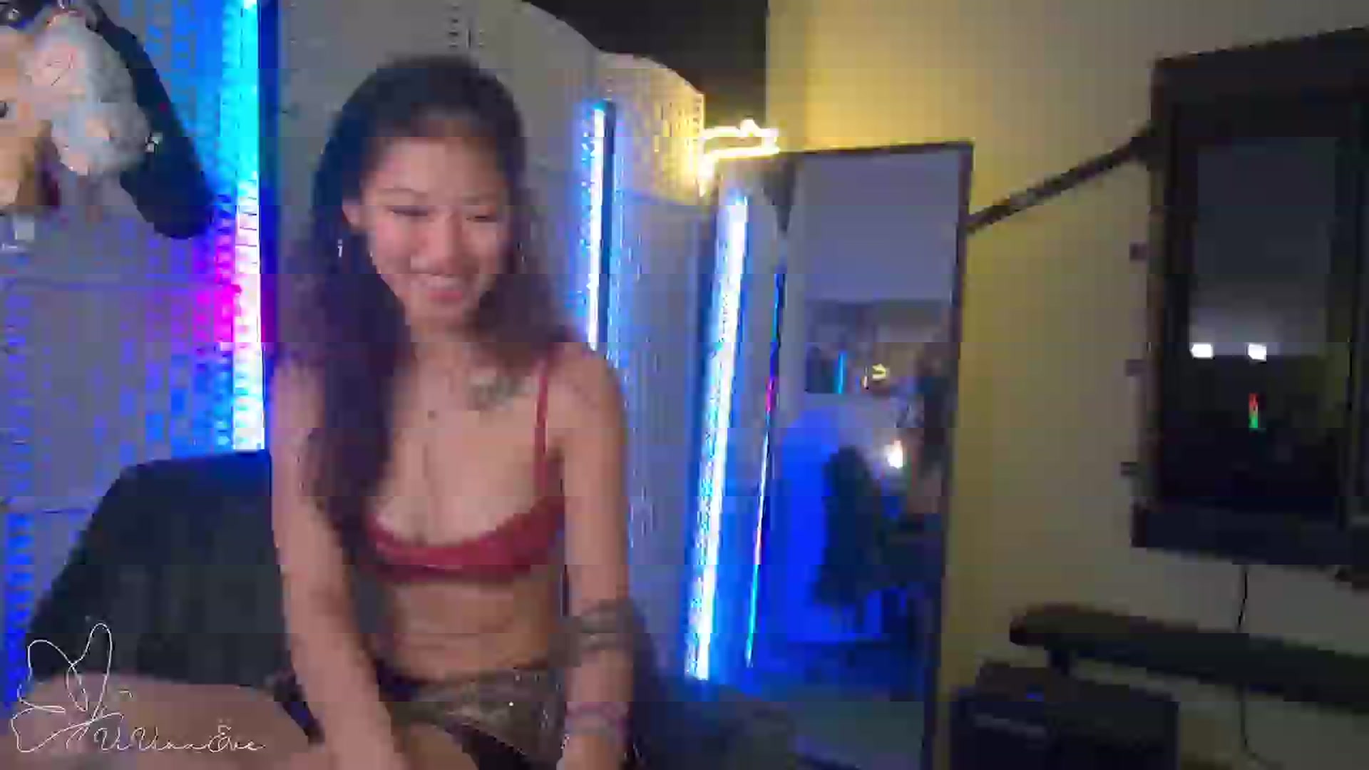 Gallery image thumbnail from Vivixxeve's myfreecams stream on, 10/24/2025, 04:04 image 20 of 20