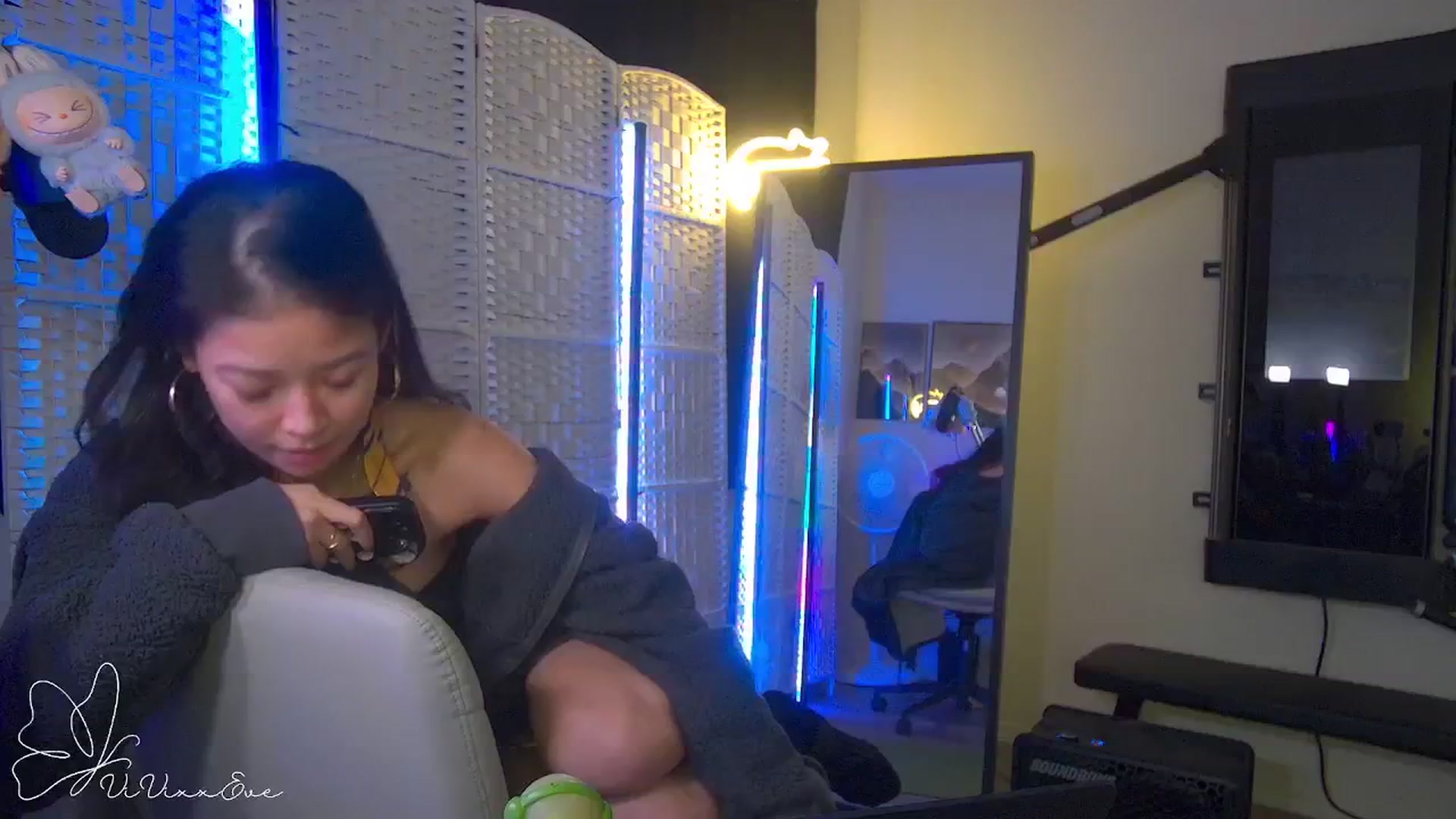 Gallery image thumbnail from Vivixxeve's myfreecams stream on, 10/25/2025, 01:44 image 14 of 20