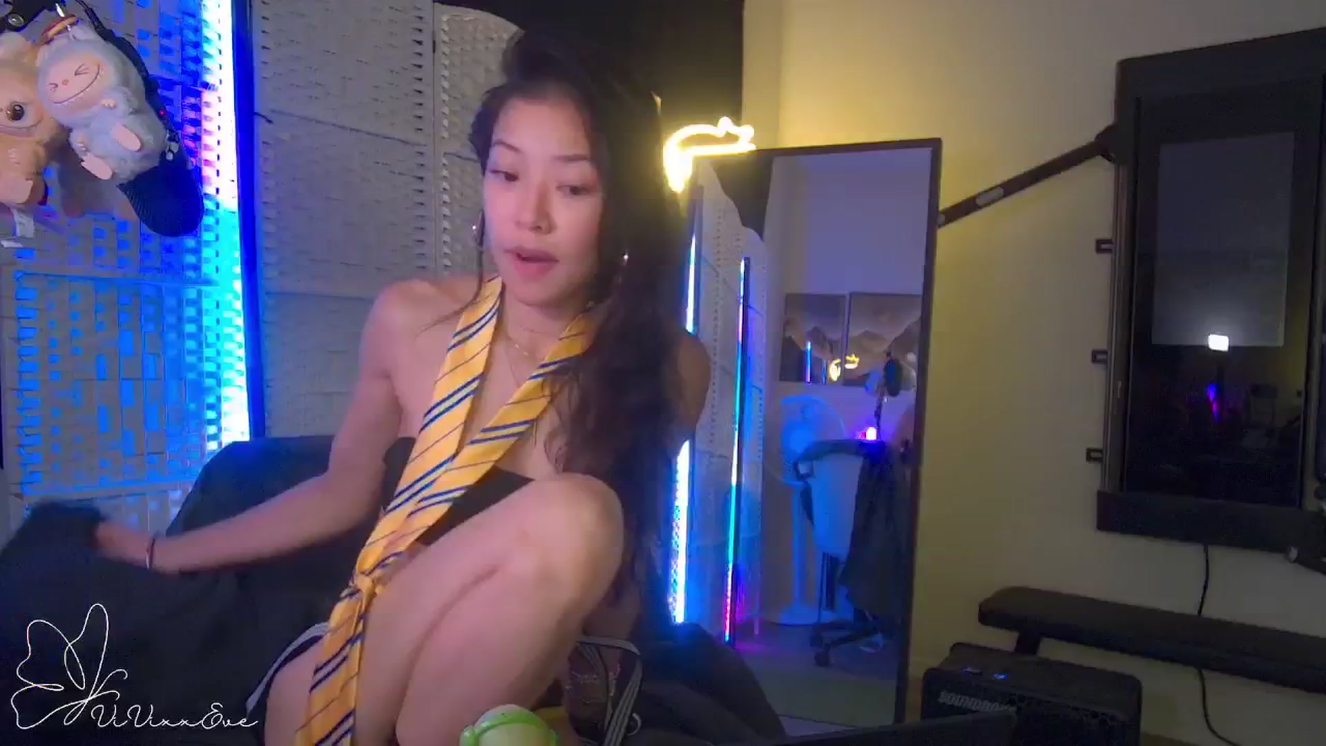Gallery image thumbnail from Vivixxeve's myfreecams stream on, 10/25/2025, 01:44 image 9 of 20