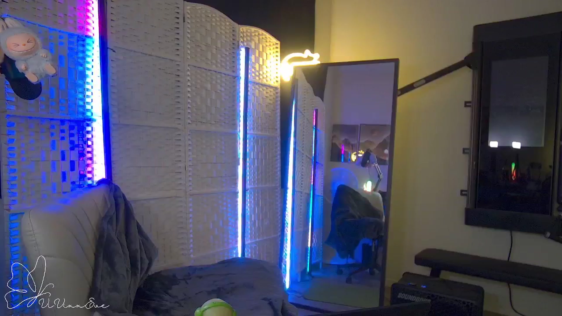 Gallery image thumbnail from Vivixxeve's myfreecams stream on, 10/25/2025, 01:44 image 20 of 20