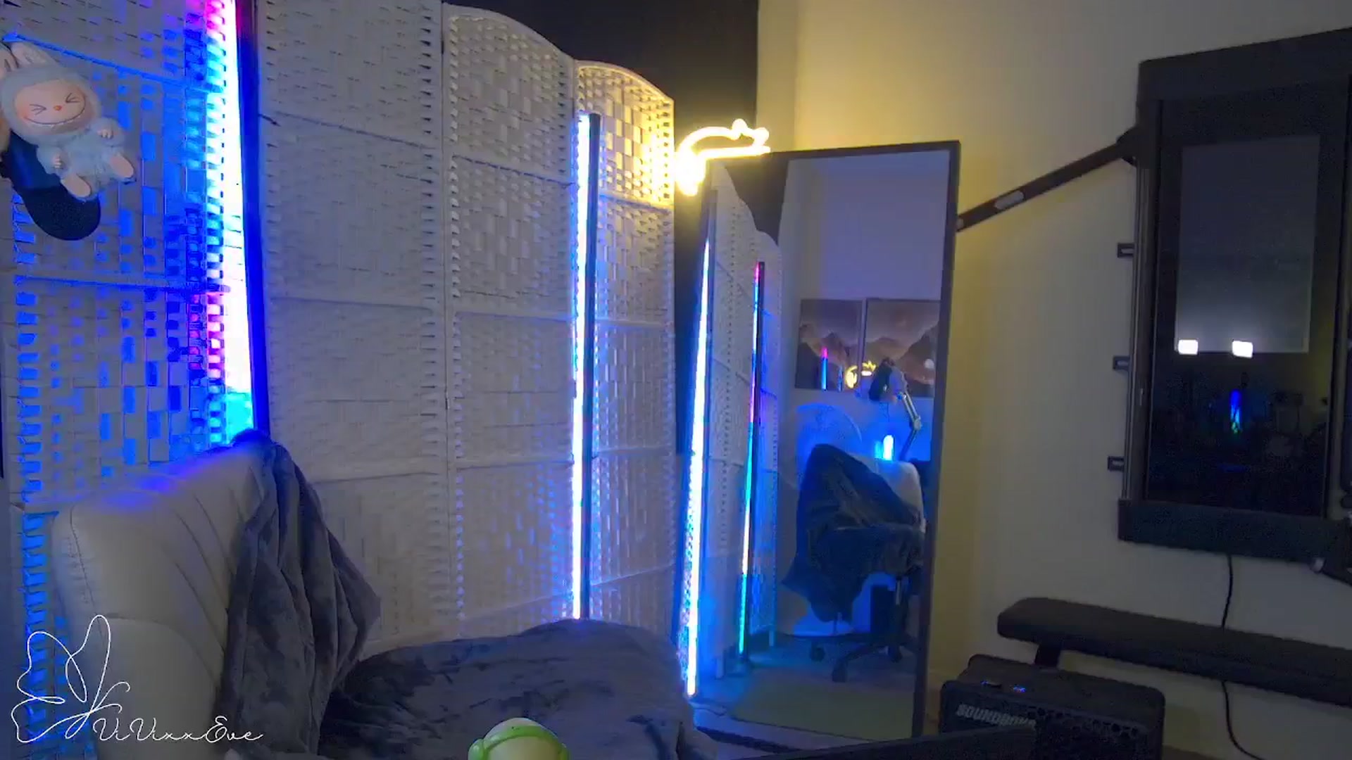 Gallery image thumbnail from Vivixxeve's myfreecams stream on, 10/25/2025, 01:44 image 19 of 20