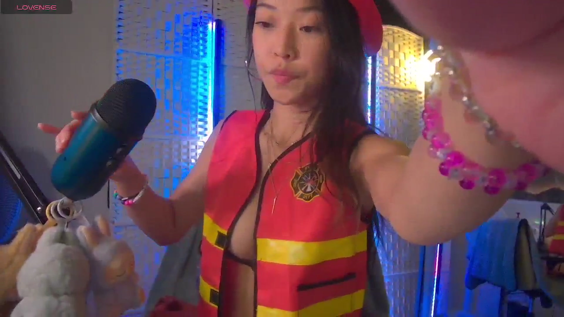 Gallery image thumbnail from Vivixxeve's myfreecams stream on, 10/31/2025, 02:54 image 5 of 20