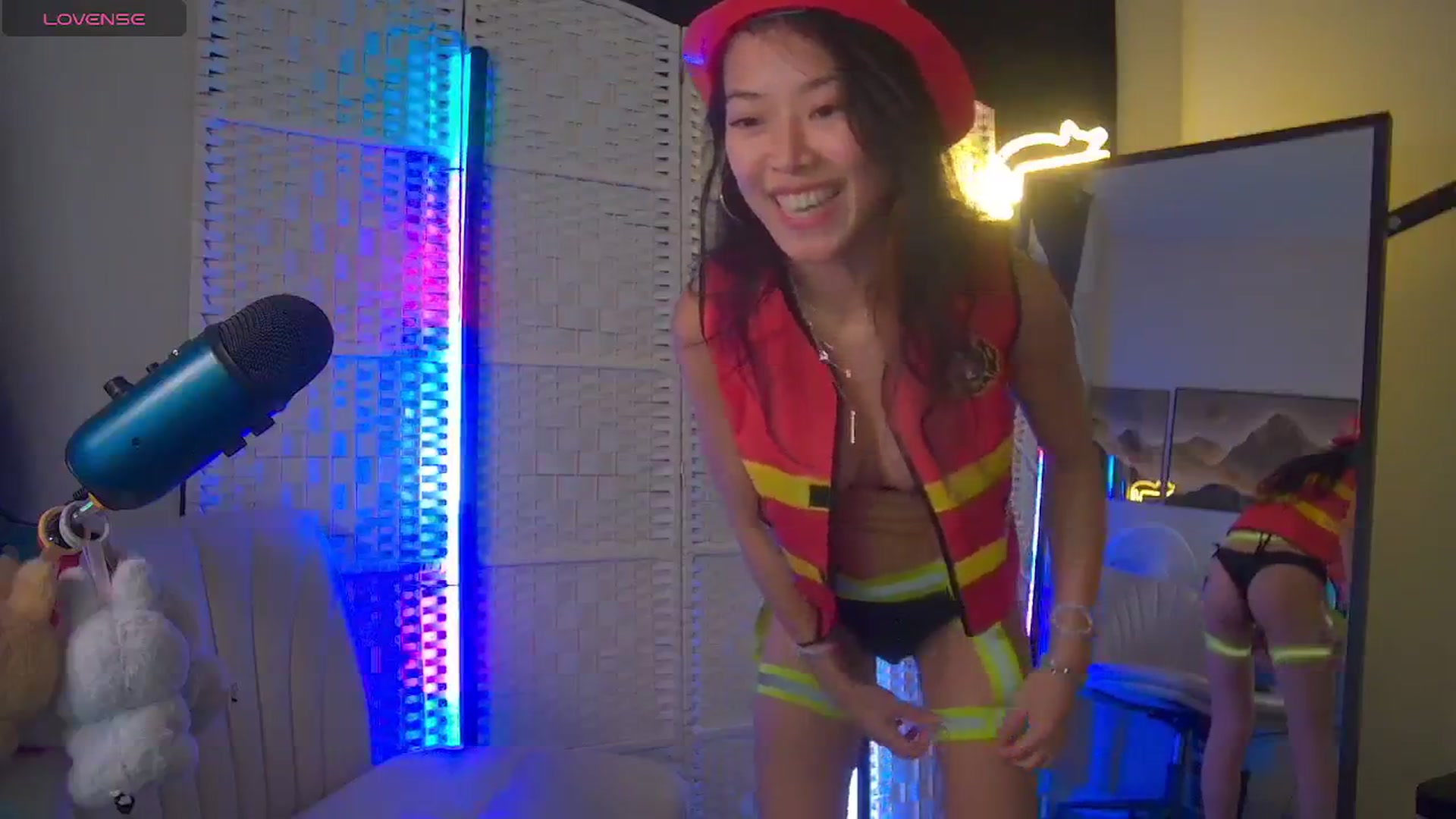 Gallery image thumbnail from Vivixxeve's myfreecams stream on, 10/31/2025, 02:54 image 17 of 20