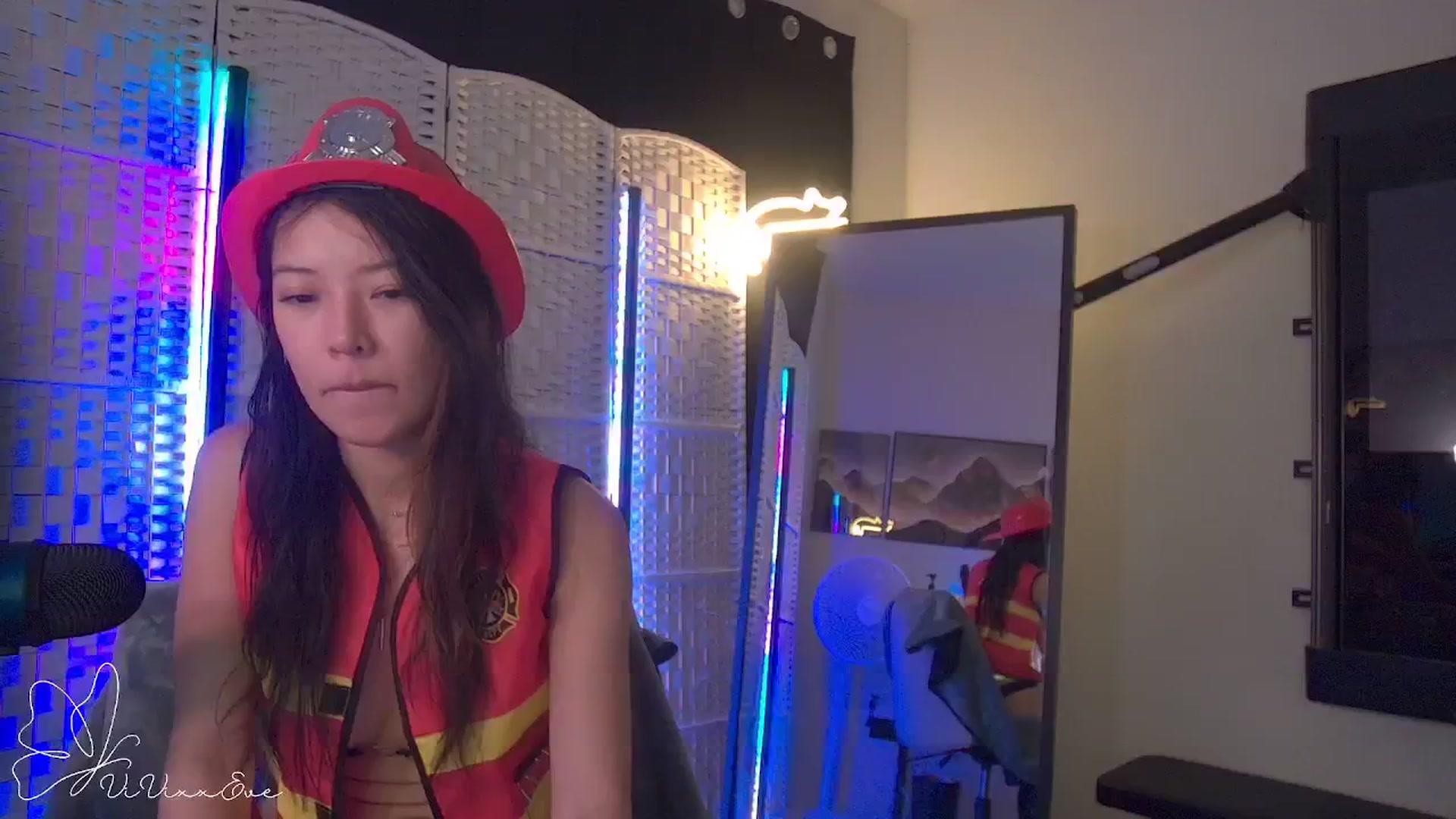 Gallery image thumbnail from Vivixxeve's myfreecams stream on, 10/31/2025, 05:47 image 15 of 20