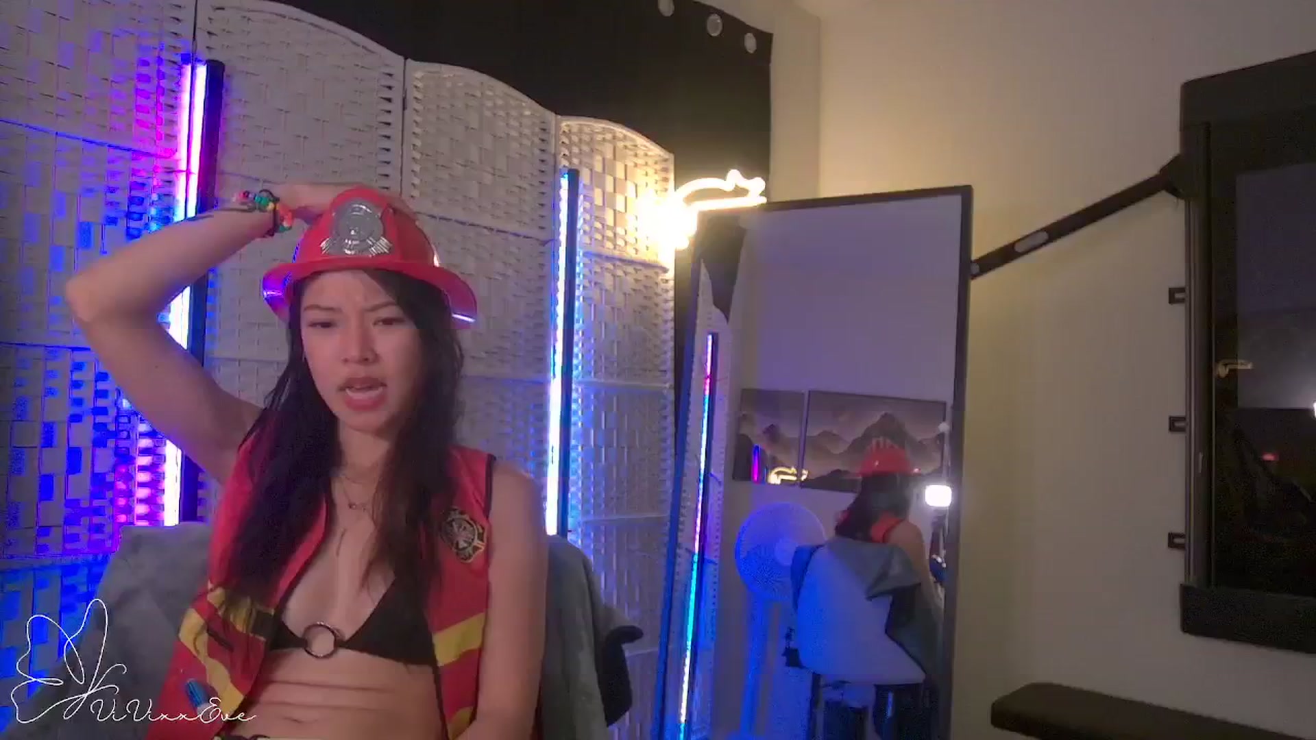 Gallery image thumbnail from Vivixxeve's myfreecams stream on, 10/31/2025, 05:47 image 16 of 20