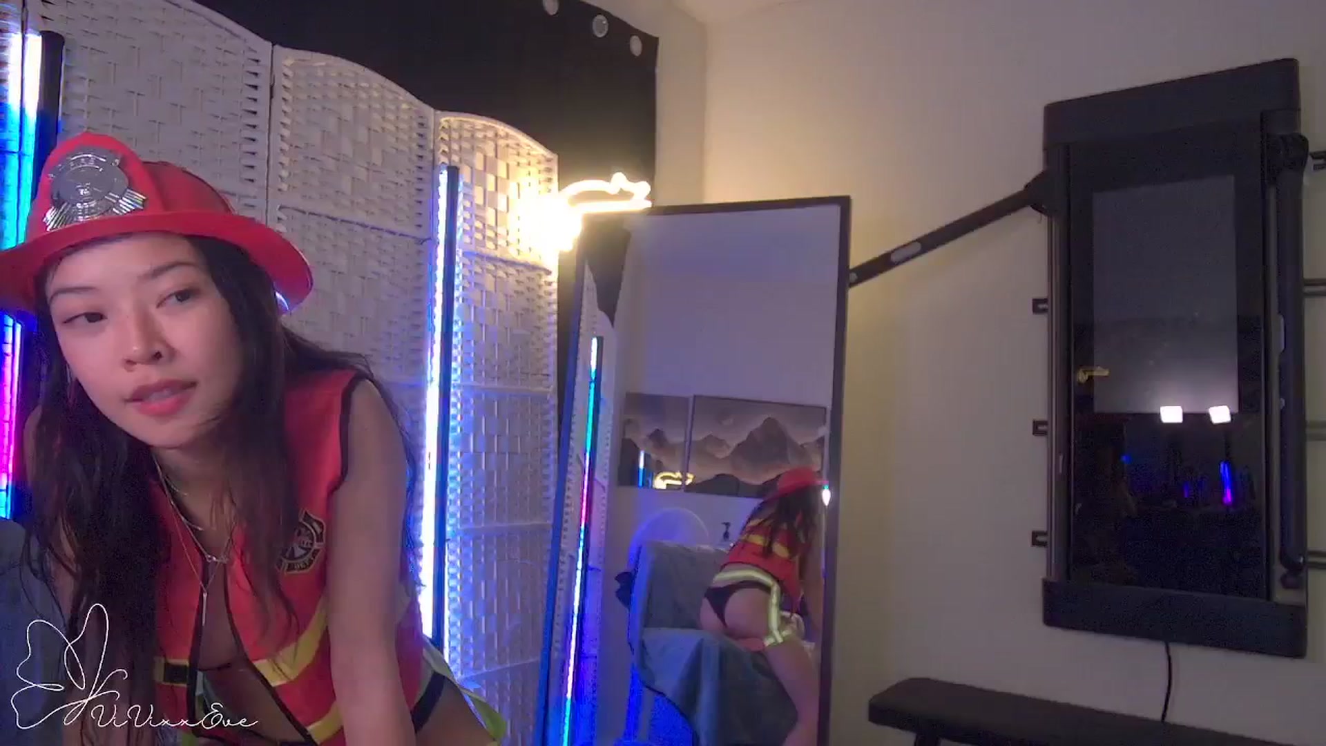 Gallery image thumbnail from Vivixxeve's myfreecams stream on, 10/31/2025, 05:47 image 5 of 20