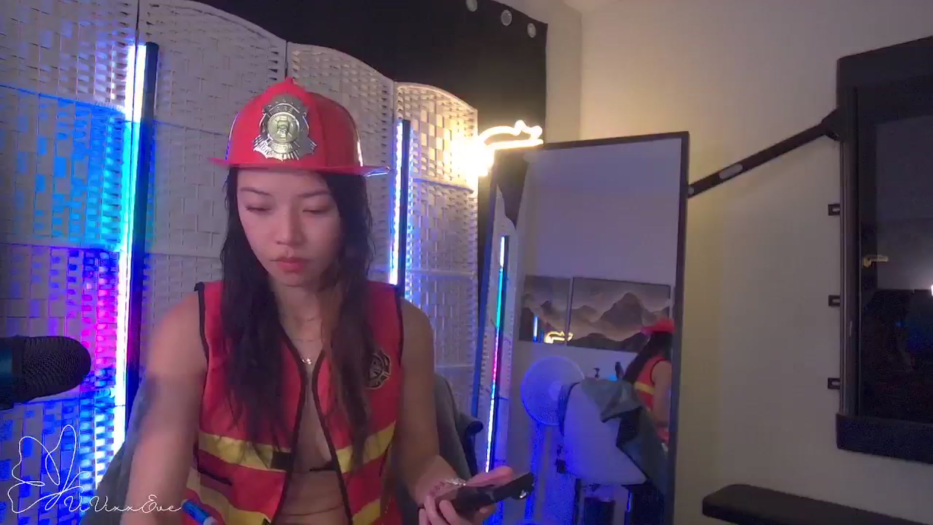 Gallery image thumbnail from Vivixxeve's myfreecams stream on, 10/31/2025, 05:47 image 13 of 20