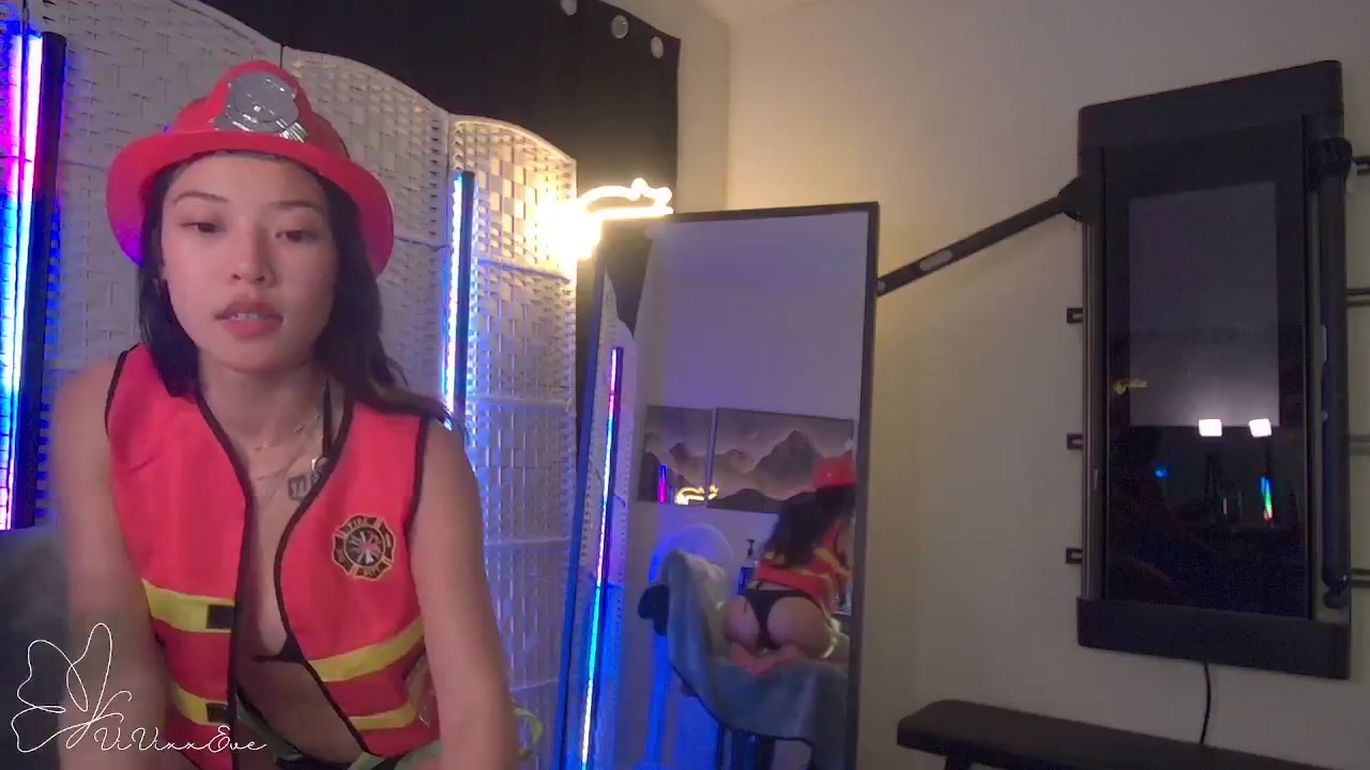 Gallery image thumbnail from Vivixxeve's myfreecams stream on, 10/31/2025, 05:47 image 7 of 20