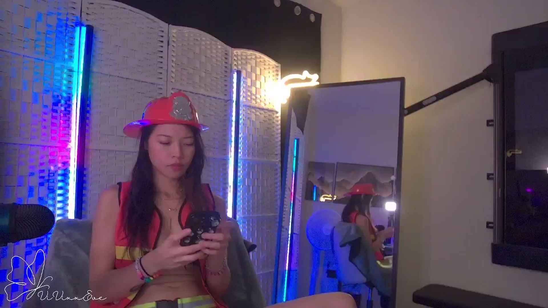 Gallery image thumbnail from Vivixxeve's myfreecams stream on, 10/31/2025, 05:47 image 14 of 20
