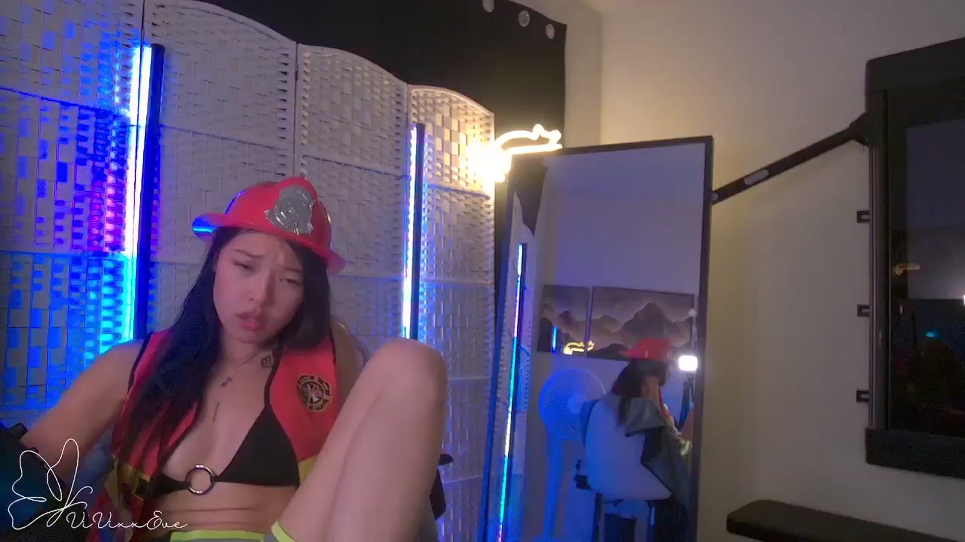 Gallery image thumbnail from Vivixxeve's myfreecams stream on, 10/31/2025, 05:47 image 17 of 20