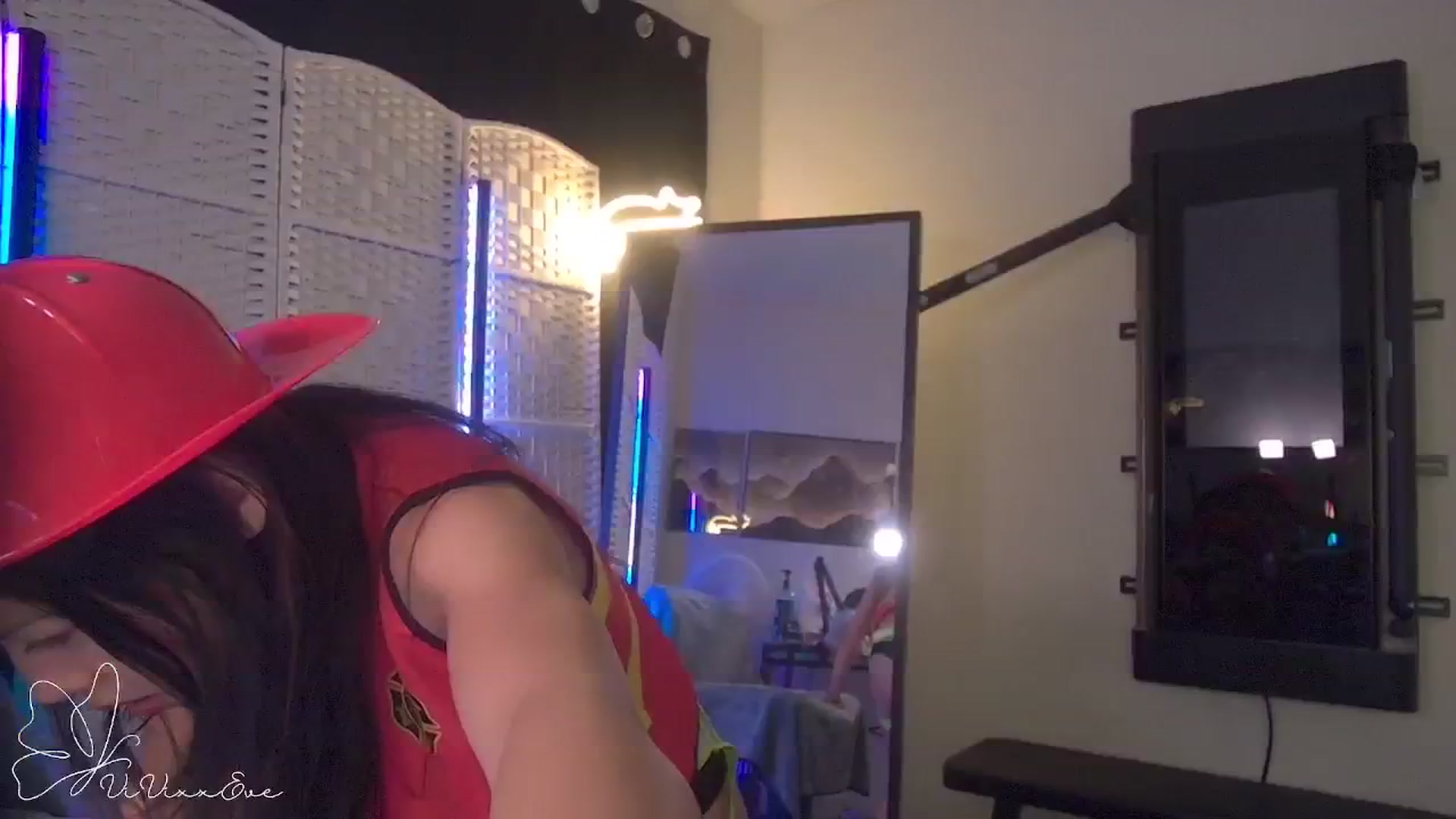 Gallery image thumbnail from Vivixxeve's myfreecams stream on, 10/31/2025, 05:47 image 4 of 20