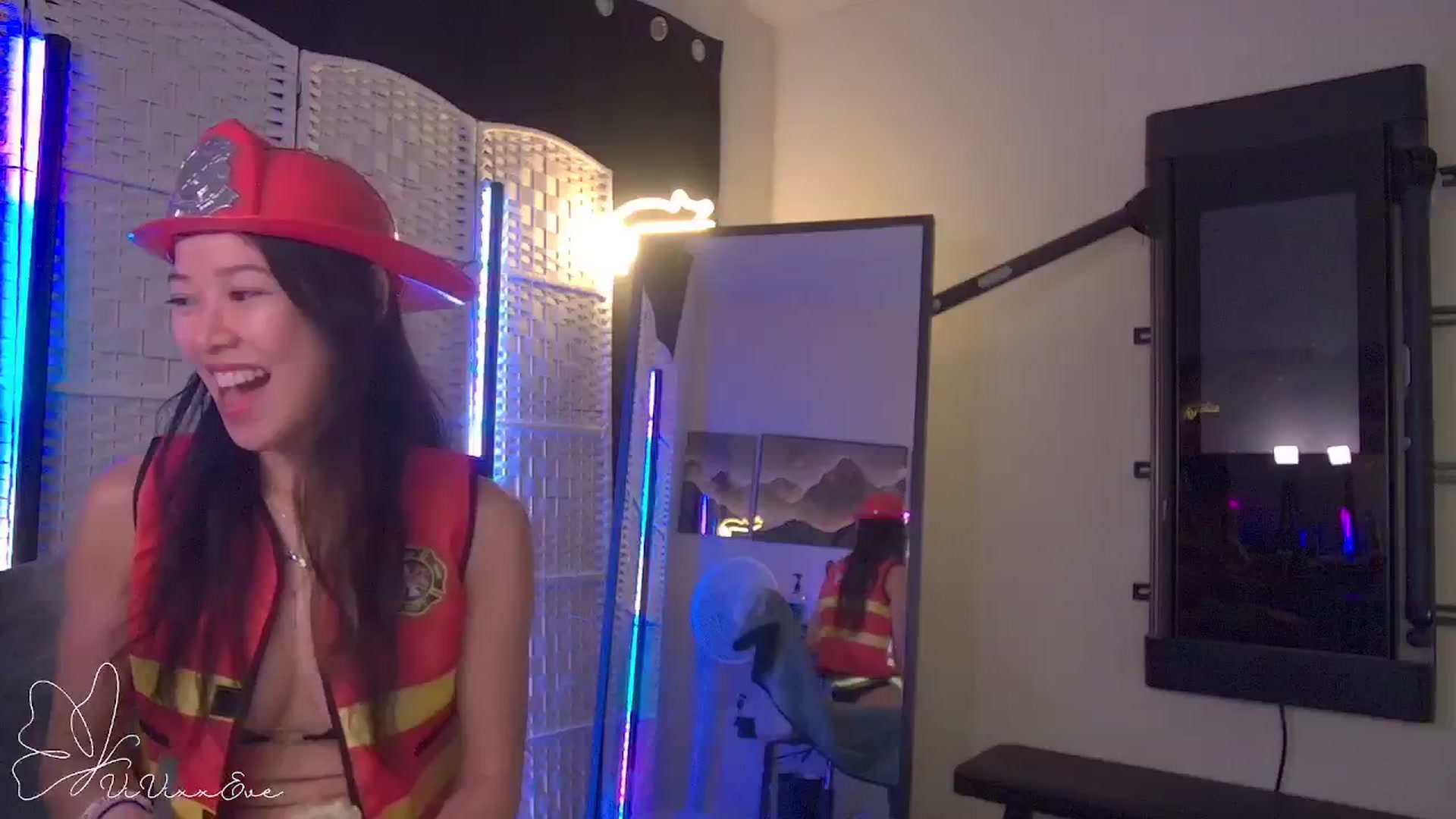 Gallery image thumbnail from Vivixxeve's myfreecams stream on, 10/31/2025, 05:47 image 10 of 20