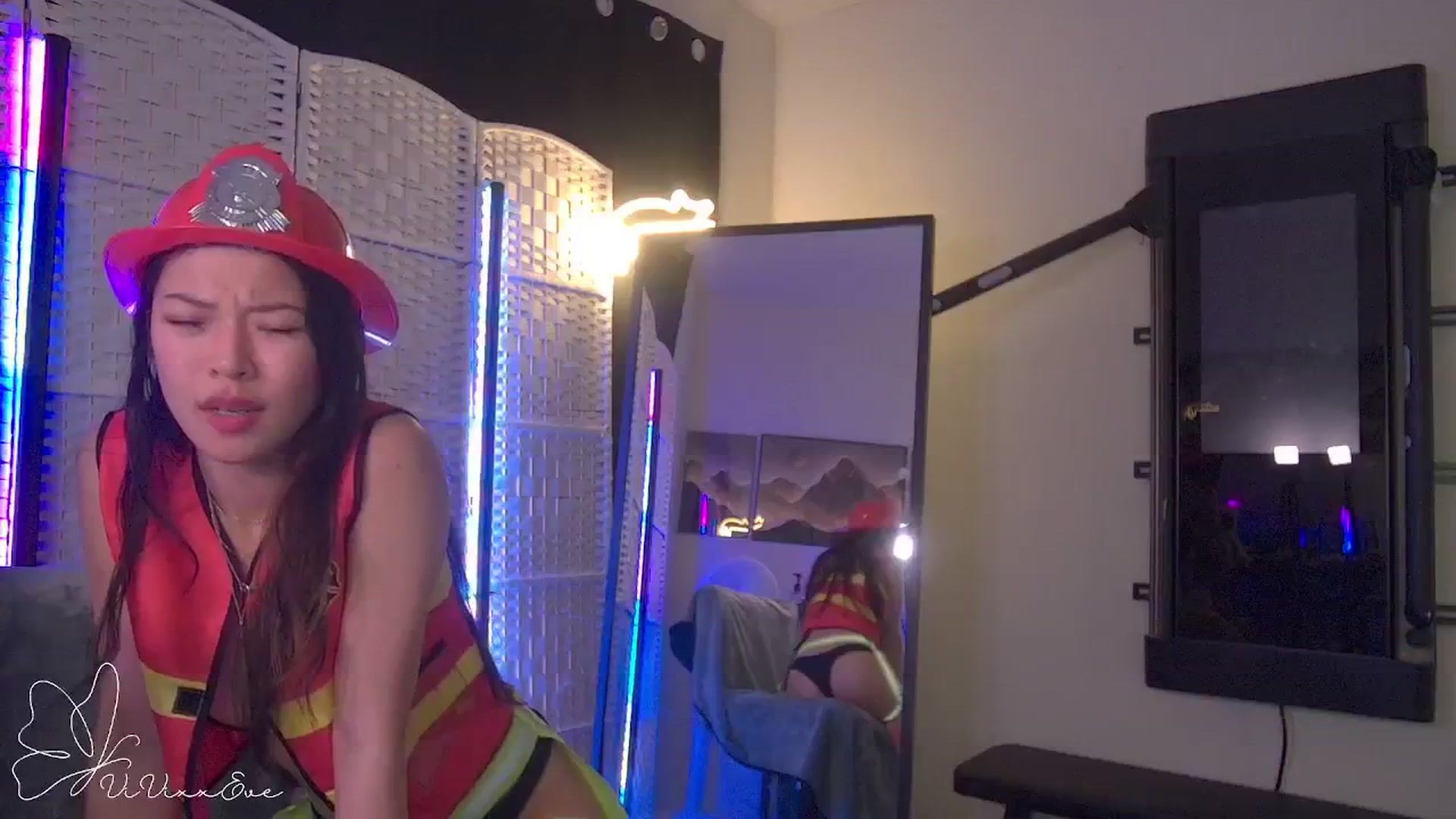 Gallery image thumbnail from Vivixxeve's myfreecams stream on, 10/31/2025, 05:47 image 6 of 20