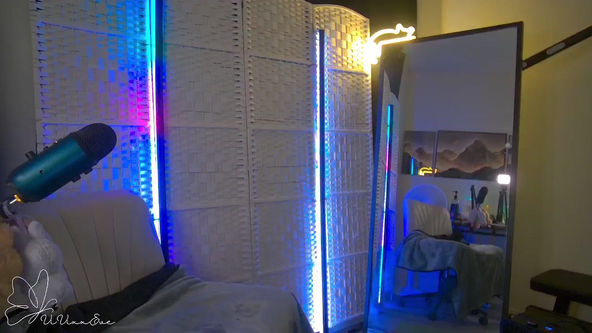 Gallery image thumbnail from Vivixxeve's myfreecams stream on, 10/31/2025, 23:48 image 14 of 20