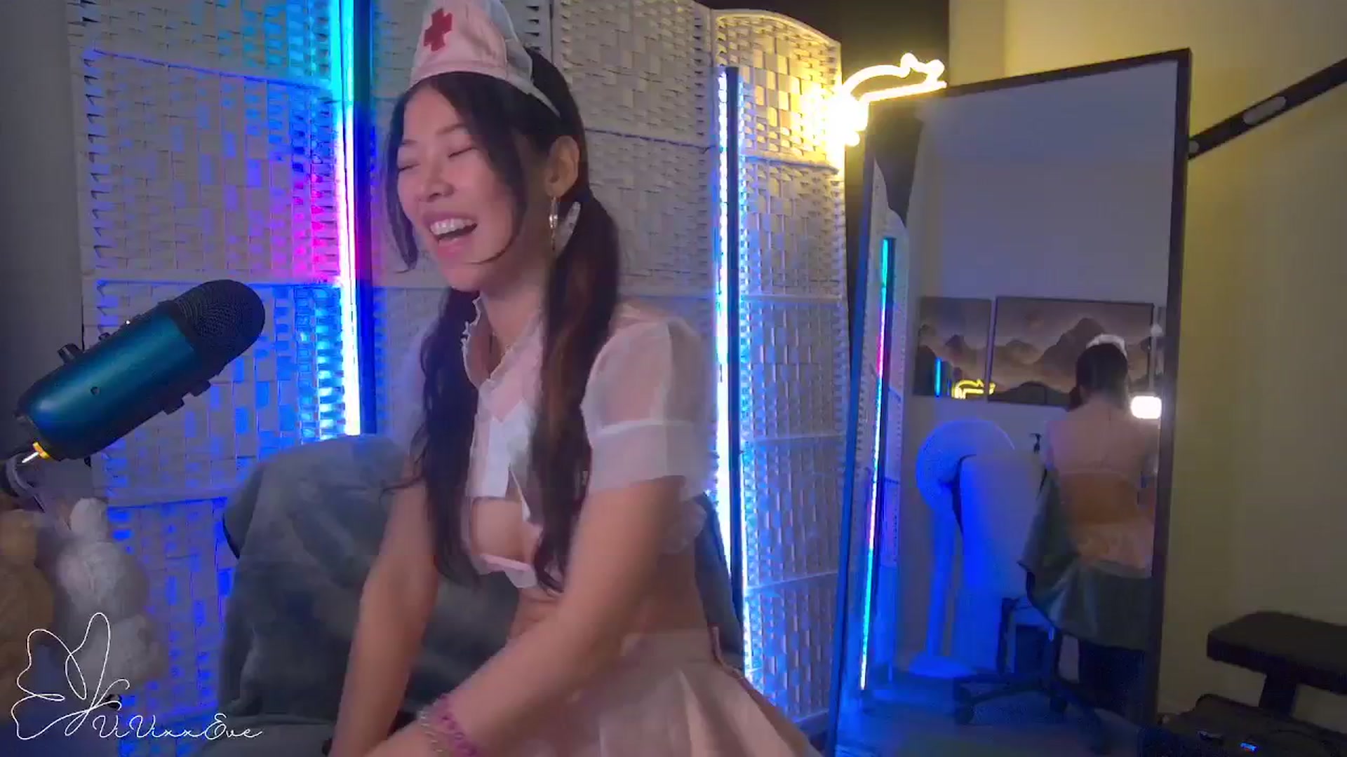 Gallery image thumbnail from Vivixxeve's myfreecams stream on, 10/31/2025, 23:48 image 3 of 20