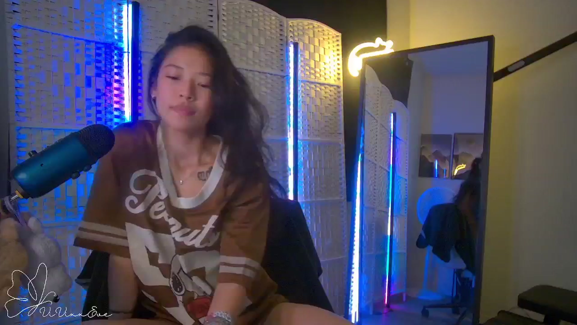 Gallery image thumbnail from Vivixxeve's myfreecams stream on, 11/03/2025, 05:16 image 3 of 20