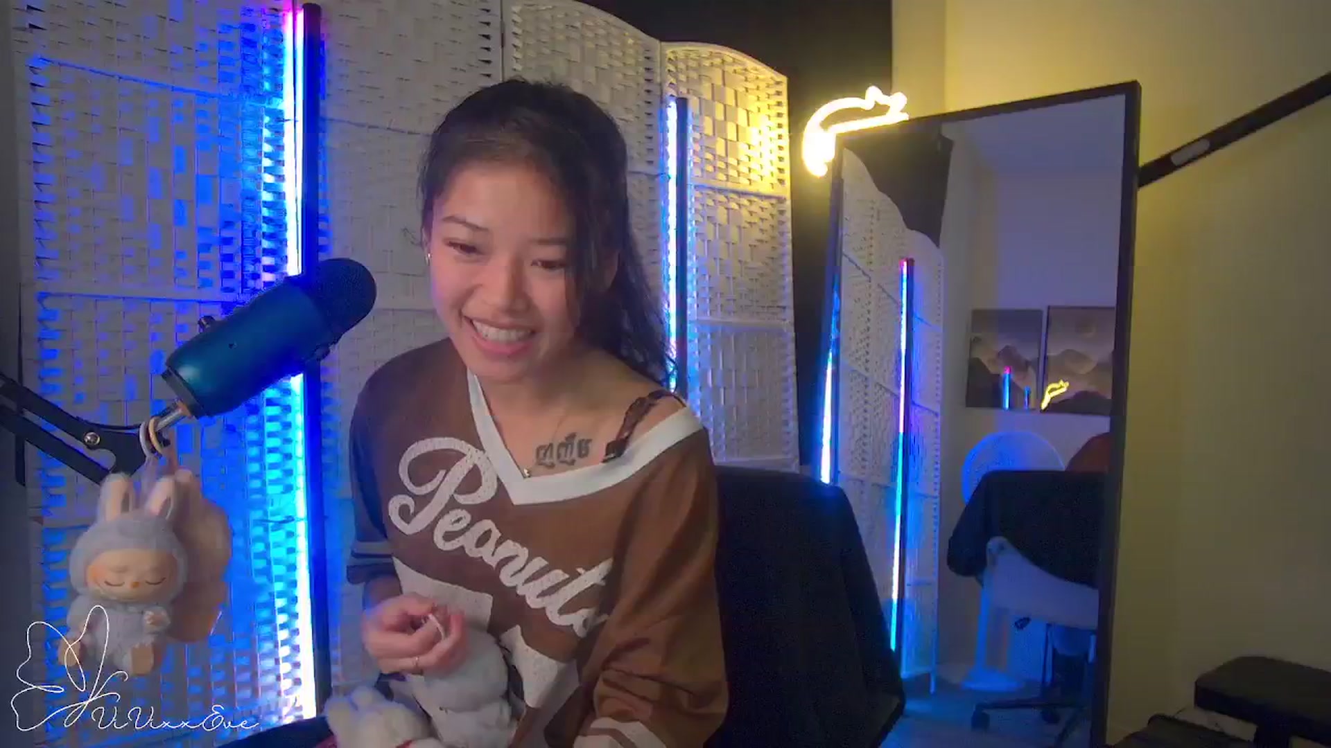 Gallery image thumbnail from Vivixxeve's myfreecams stream on, 11/03/2025, 05:16 image 16 of 20