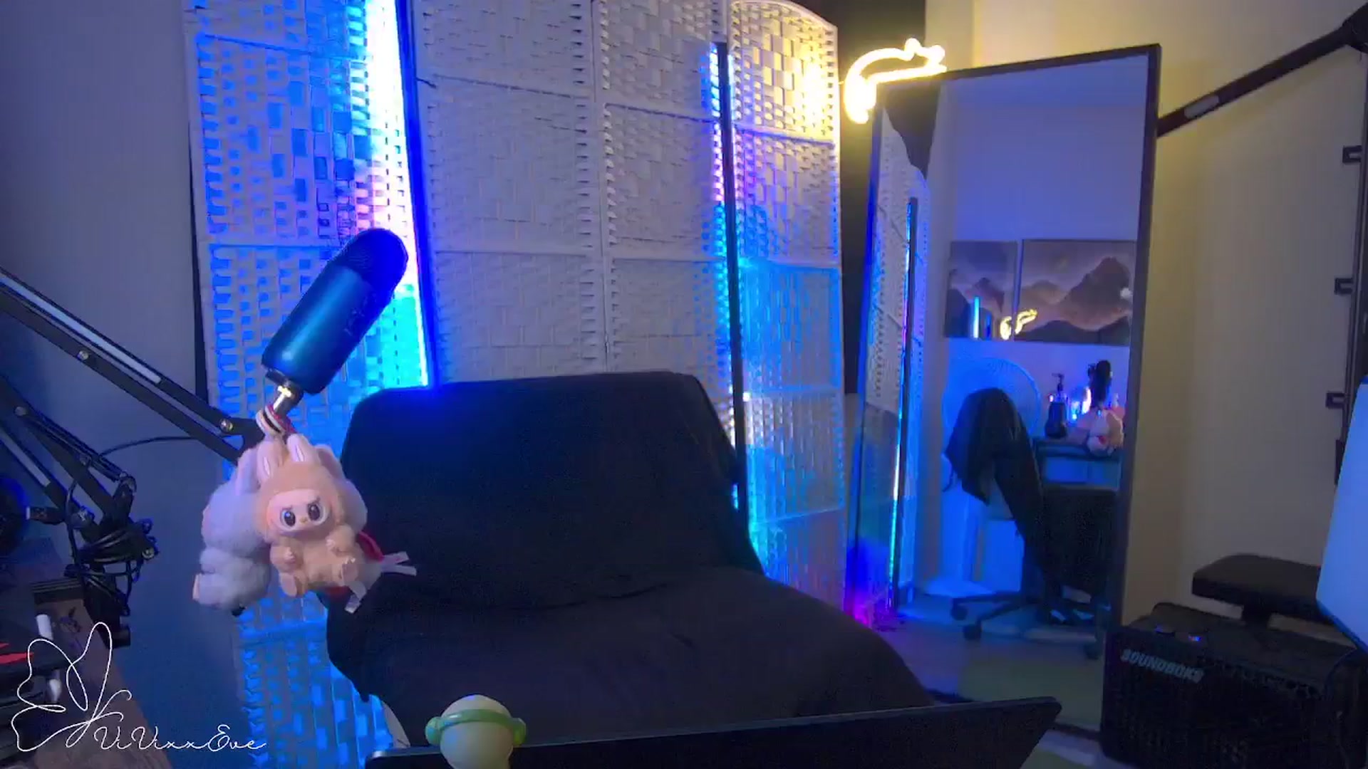 Gallery image thumbnail from Vivixxeve's myfreecams stream on, 11/05/2025, 06:00 image 15 of 20
