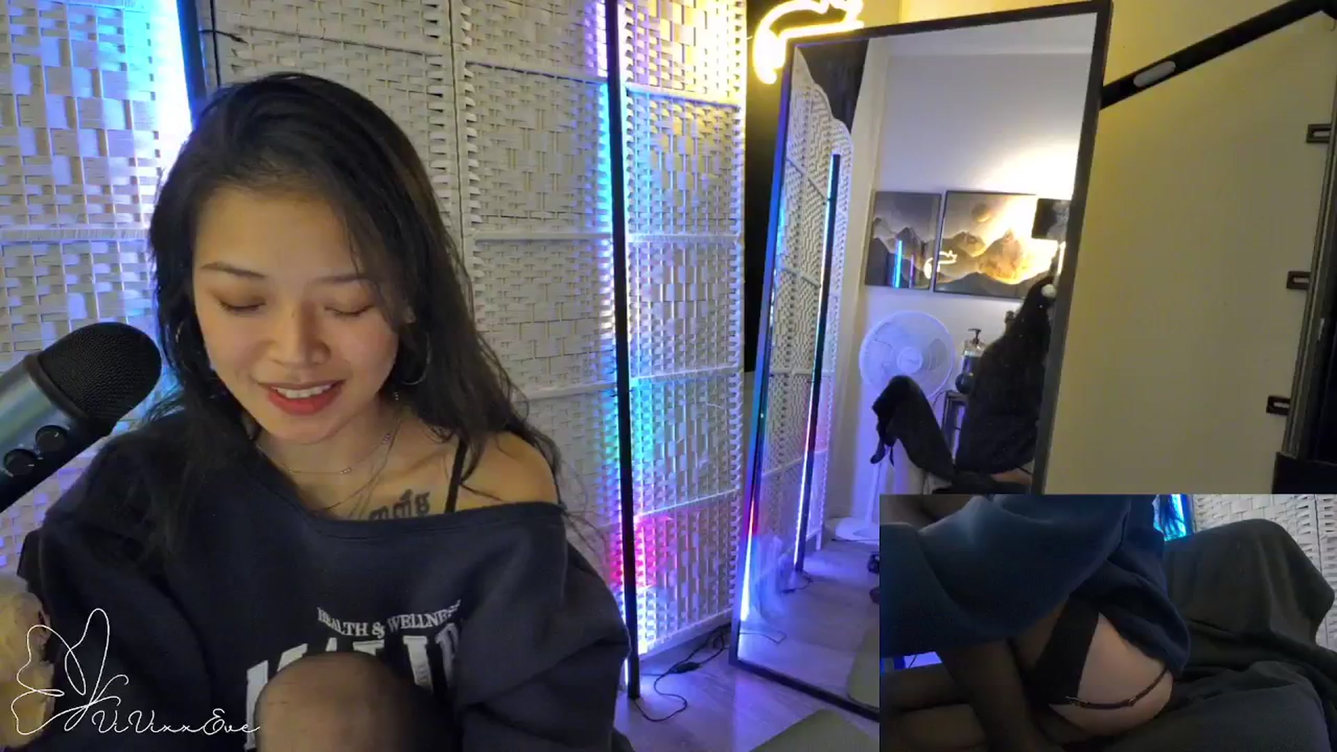 Gallery image thumbnail from Vivixxeve's myfreecams stream on, 11/06/2025, 04:19 image 1 of 20