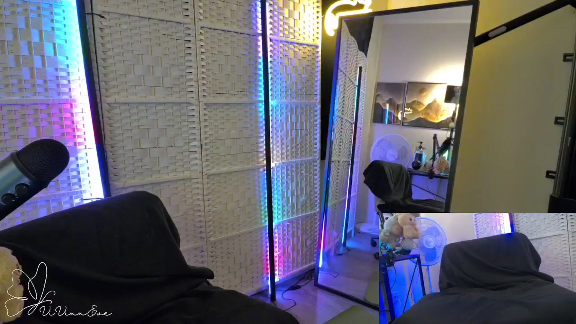 Gallery image thumbnail from Vivixxeve's myfreecams stream on, 11/06/2025, 04:19 image 3 of 20