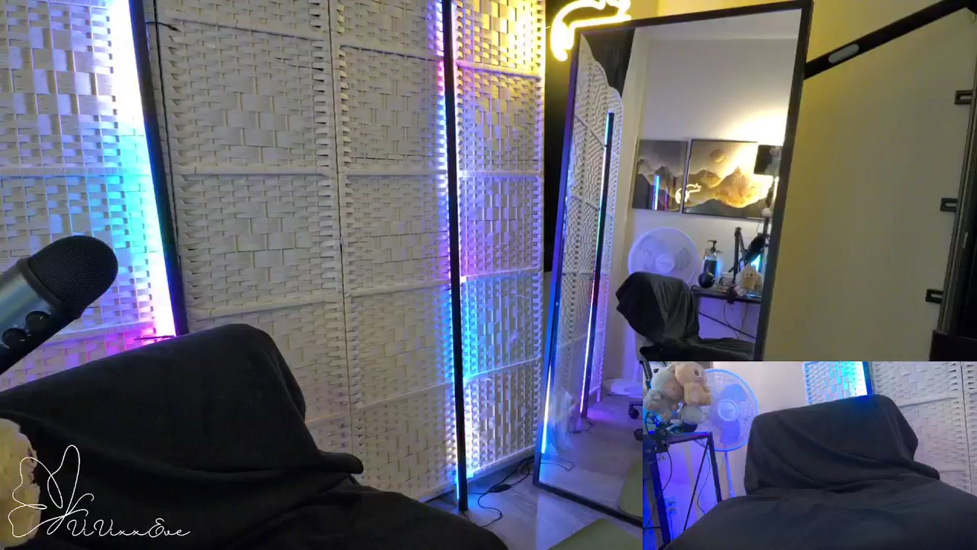 Gallery image thumbnail from Vivixxeve's myfreecams stream on, 11/06/2025, 04:19 image 4 of 20