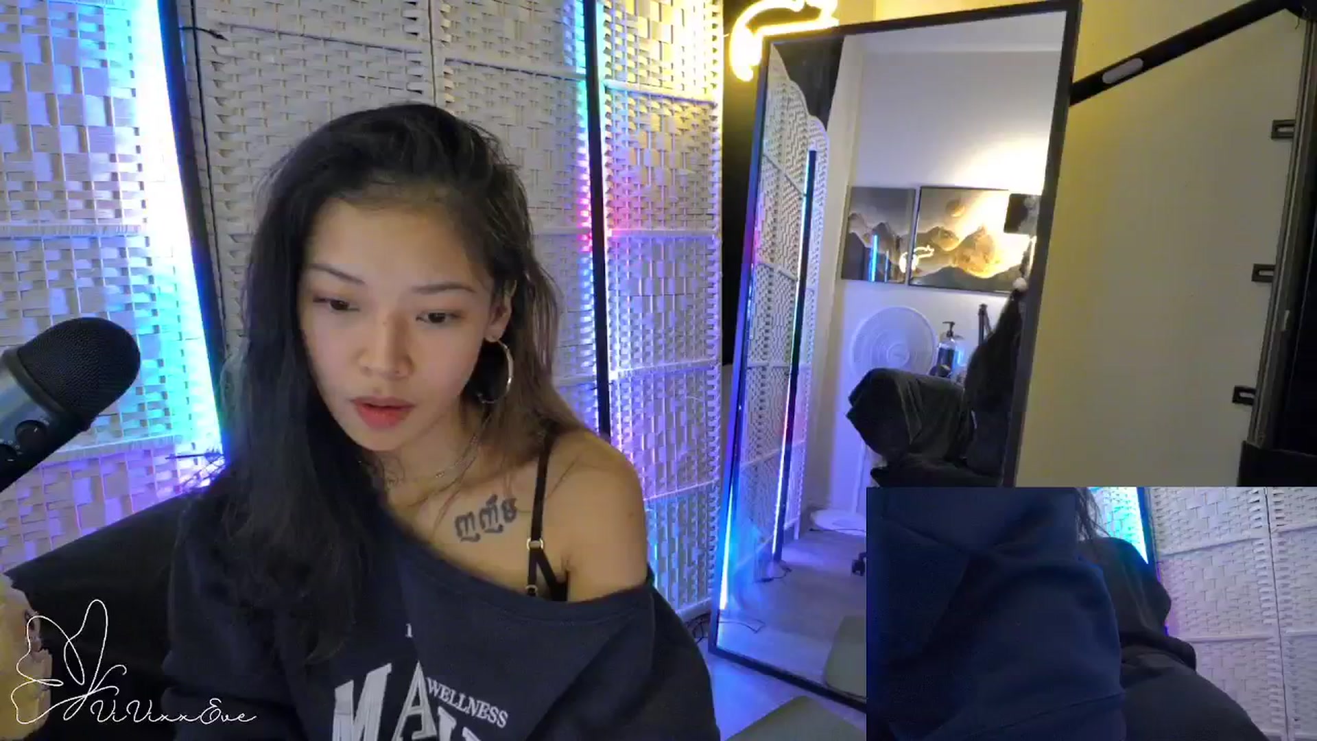 Gallery image thumbnail from Vivixxeve's myfreecams stream on, 11/06/2025, 04:19 image 12 of 20