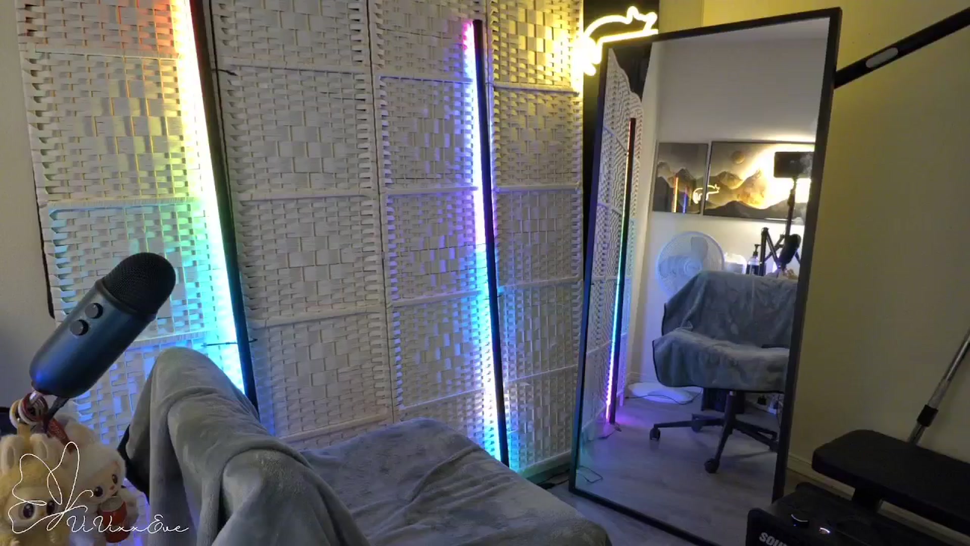 Gallery image thumbnail from Vivixxeve's myfreecams stream on, 11/19/2025, 21:50 image 7 of 20