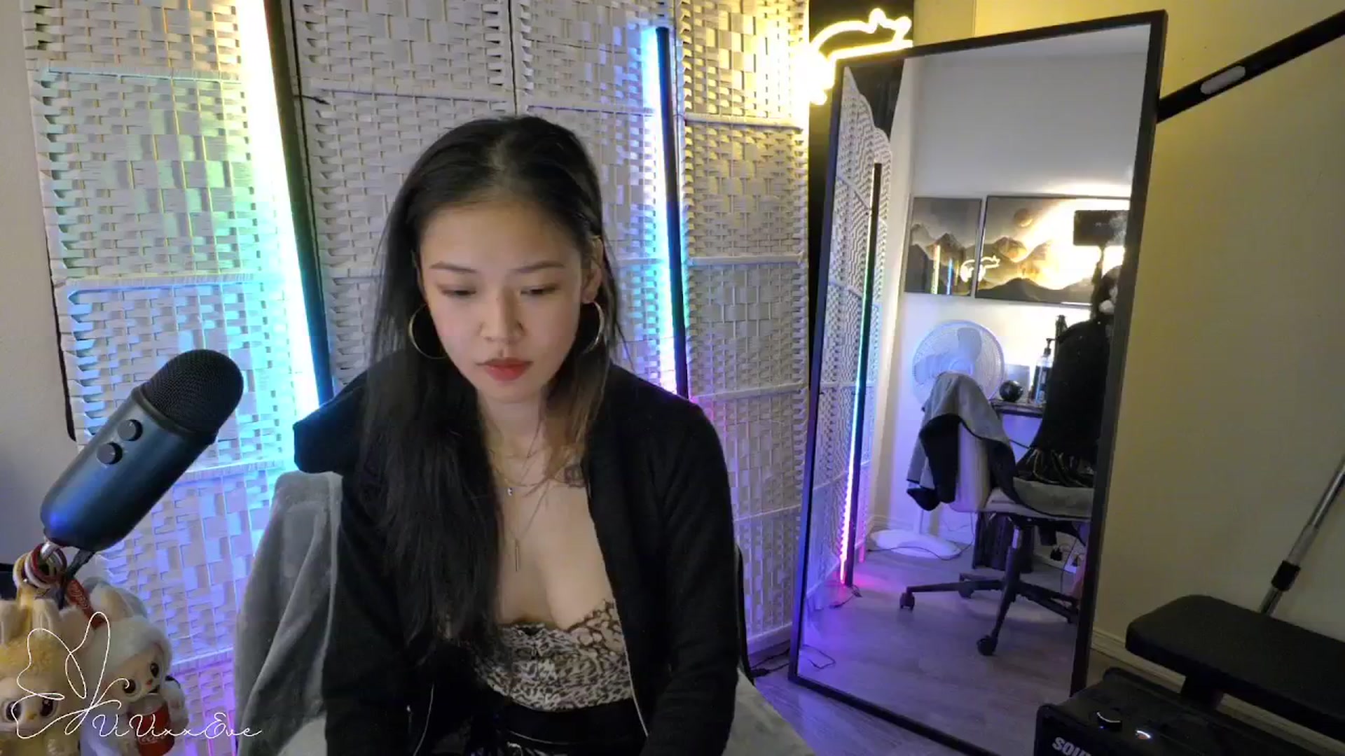 Gallery image thumbnail from Vivixxeve's myfreecams stream on, 11/19/2025, 21:50 image 6 of 20