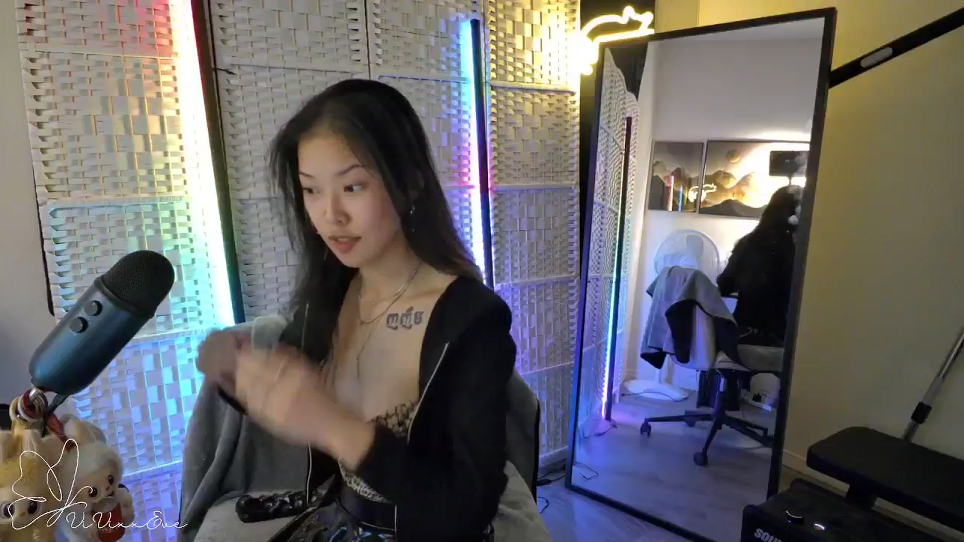 Gallery image thumbnail from Vivixxeve's myfreecams stream on, 11/19/2025, 21:50 image 4 of 20