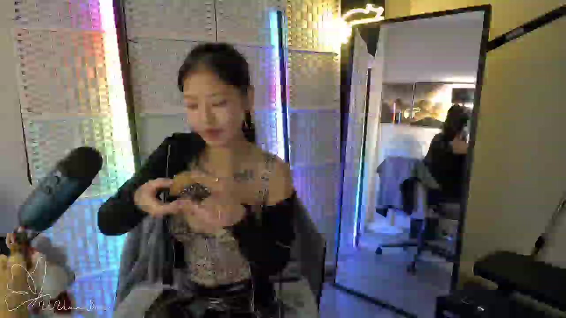 Gallery image thumbnail from Vivixxeve's myfreecams stream on, 11/19/2025, 21:50 image 1 of 20