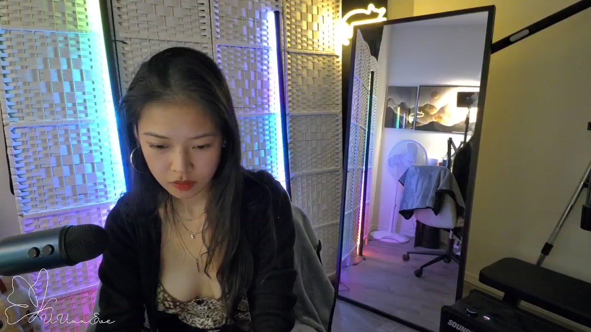 Gallery image thumbnail from Vivixxeve's myfreecams stream on, 11/19/2025, 21:50 image 19 of 20