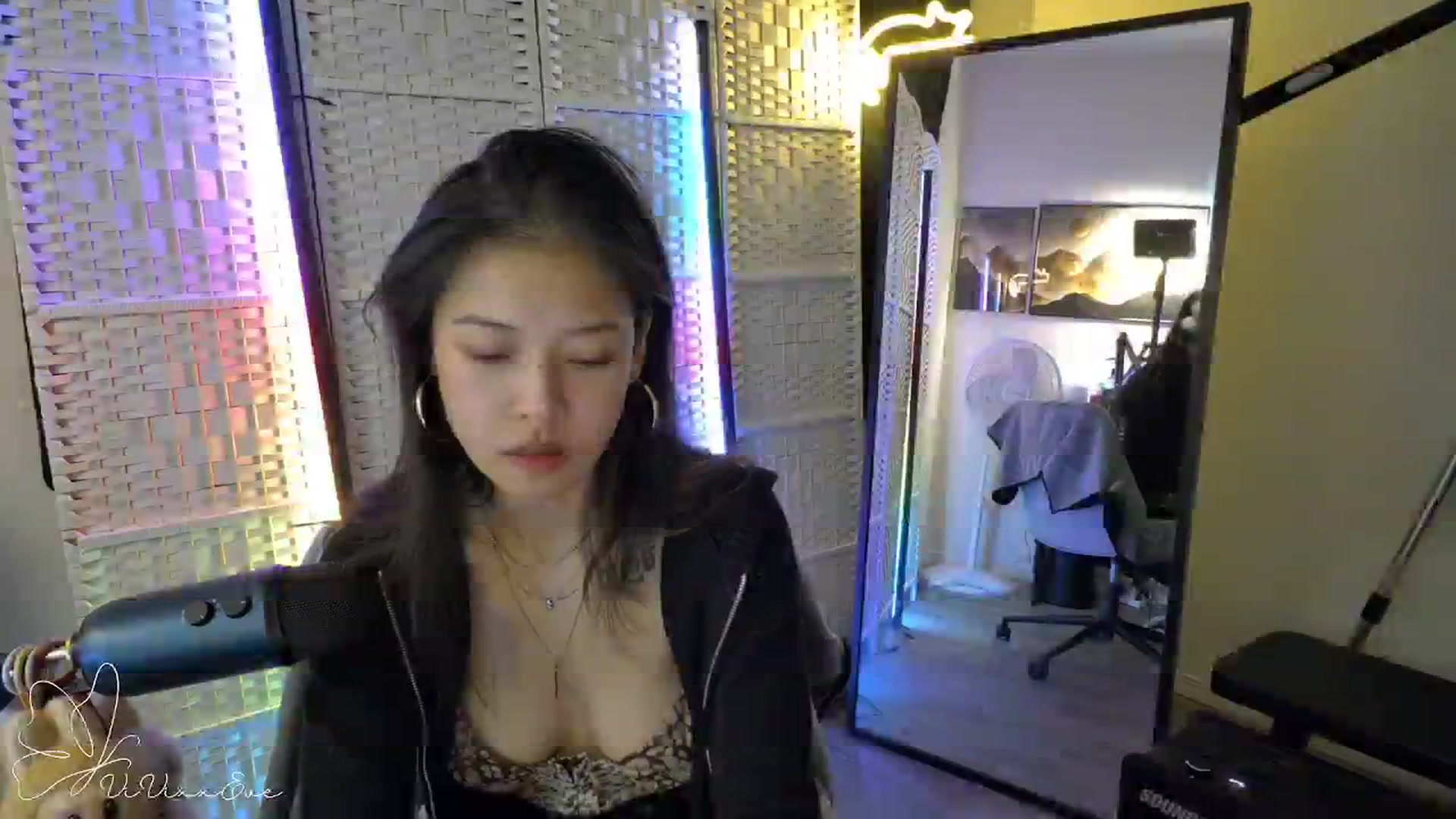 Gallery image thumbnail from Vivixxeve's myfreecams stream on, 11/19/2025, 23:27 image 13 of 20