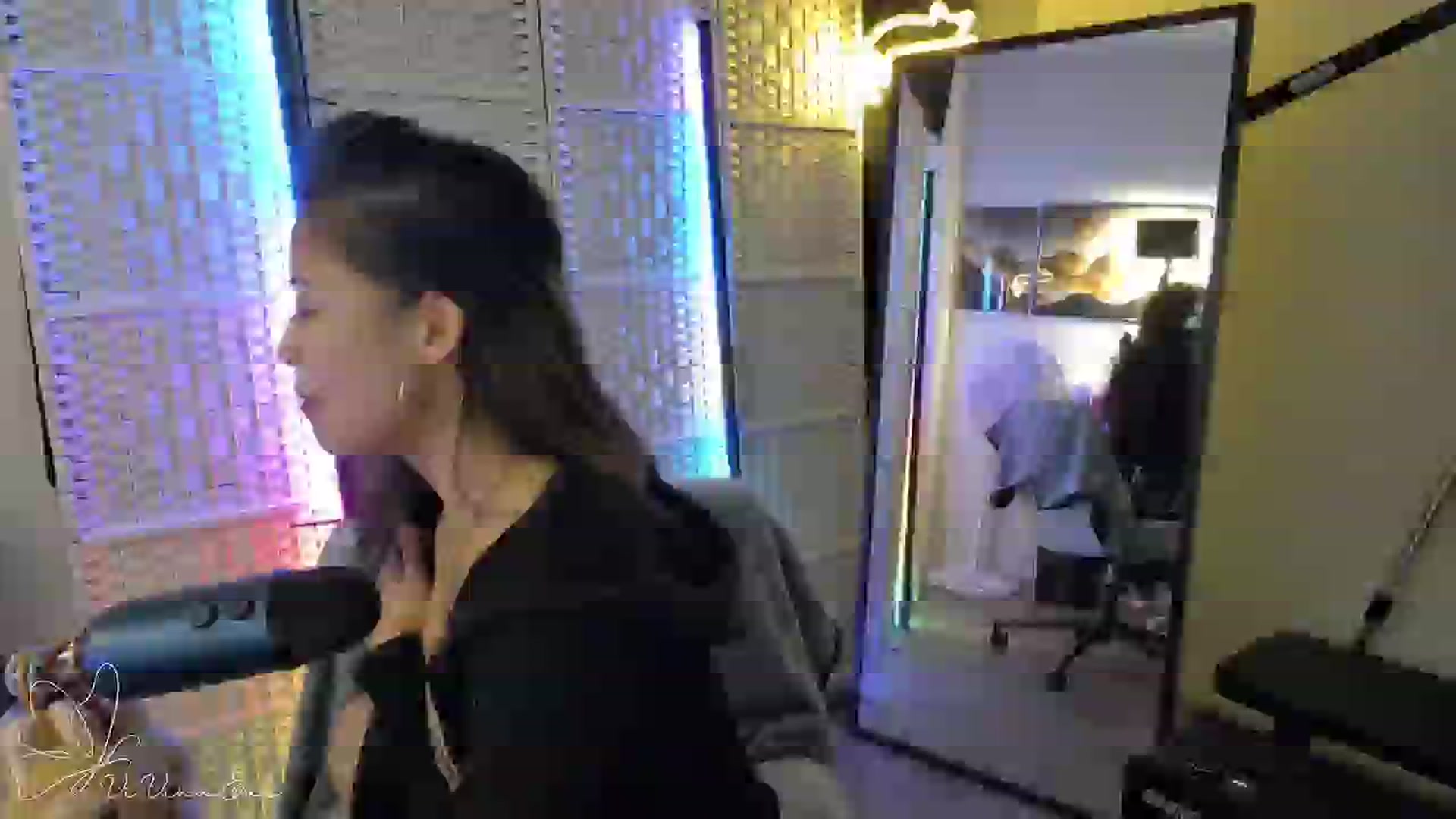 Gallery image thumbnail from Vivixxeve's myfreecams stream on, 11/19/2025, 23:27 image 3 of 20