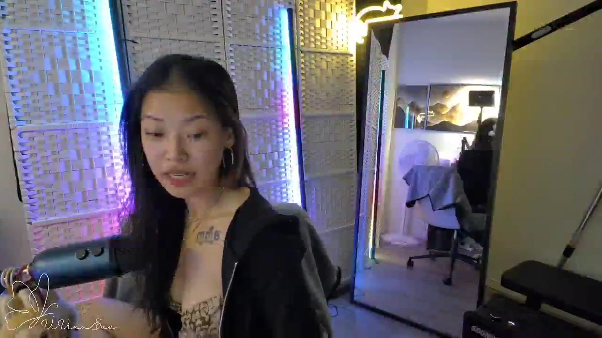 Gallery image thumbnail from Vivixxeve's myfreecams stream on, 11/19/2025, 23:27 image 10 of 20