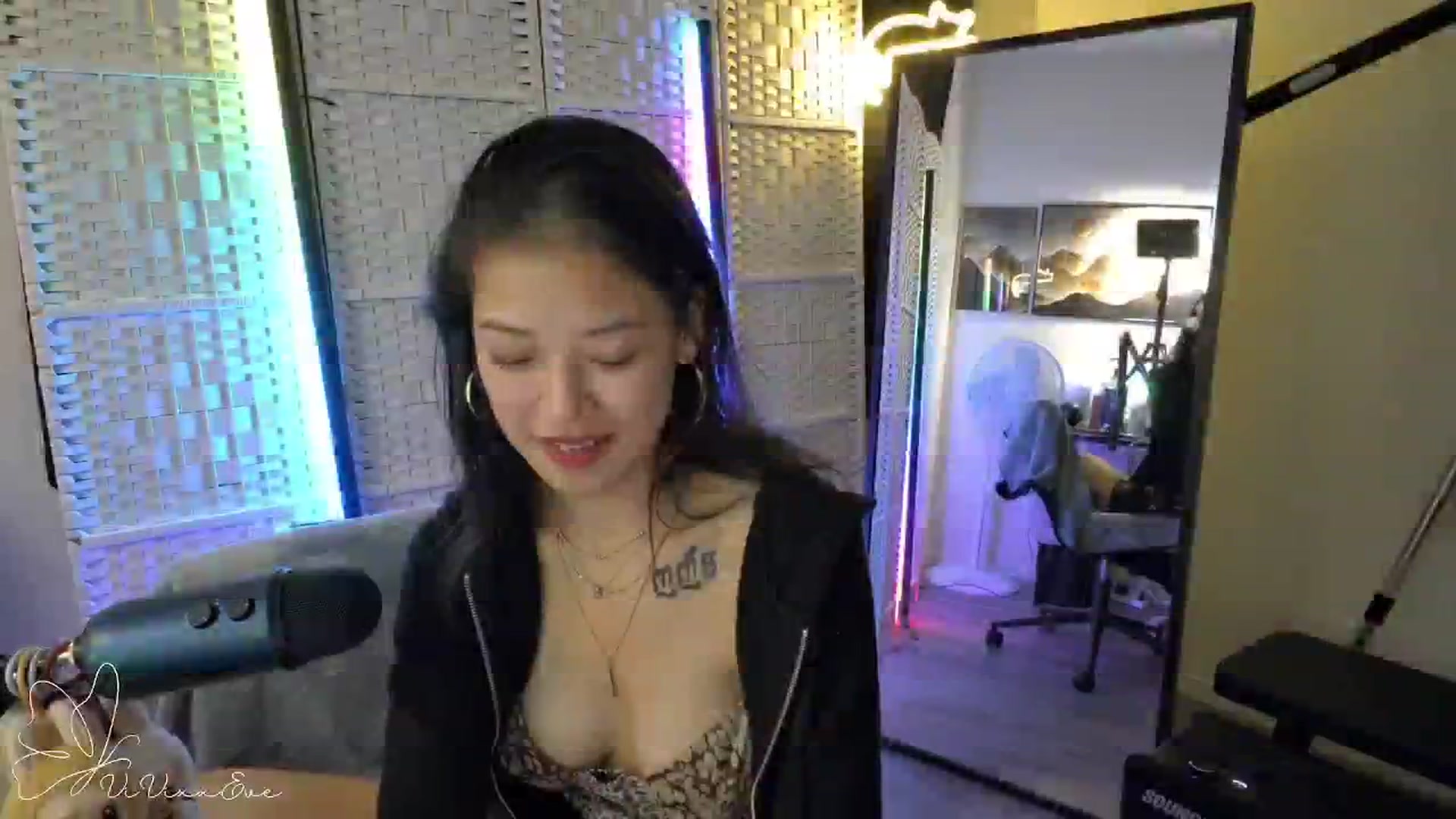 Gallery image thumbnail from Vivixxeve's myfreecams stream on, 11/19/2025, 23:27 image 6 of 20