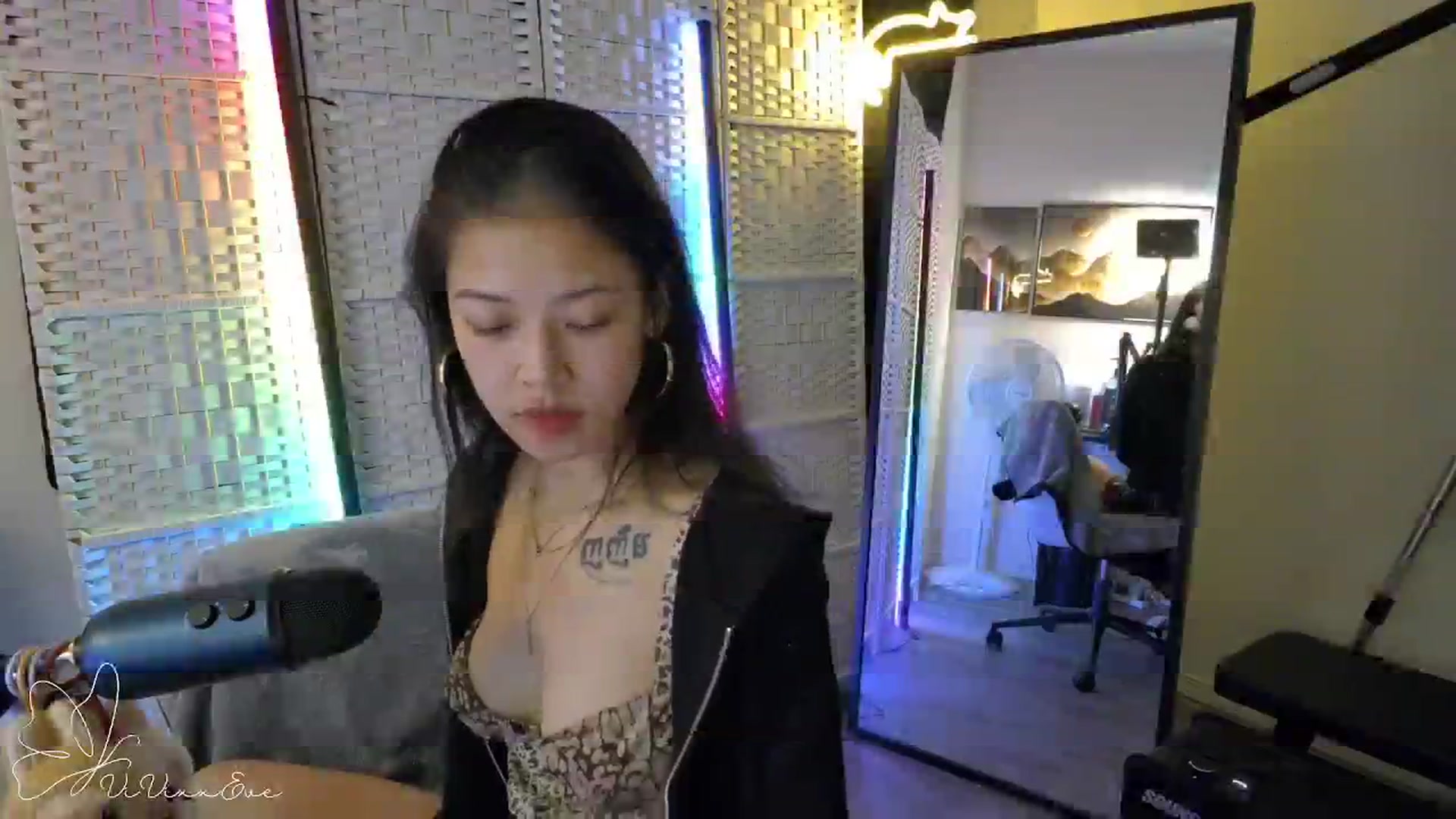 Gallery image thumbnail from Vivixxeve's myfreecams stream on, 11/19/2025, 23:27 image 7 of 20