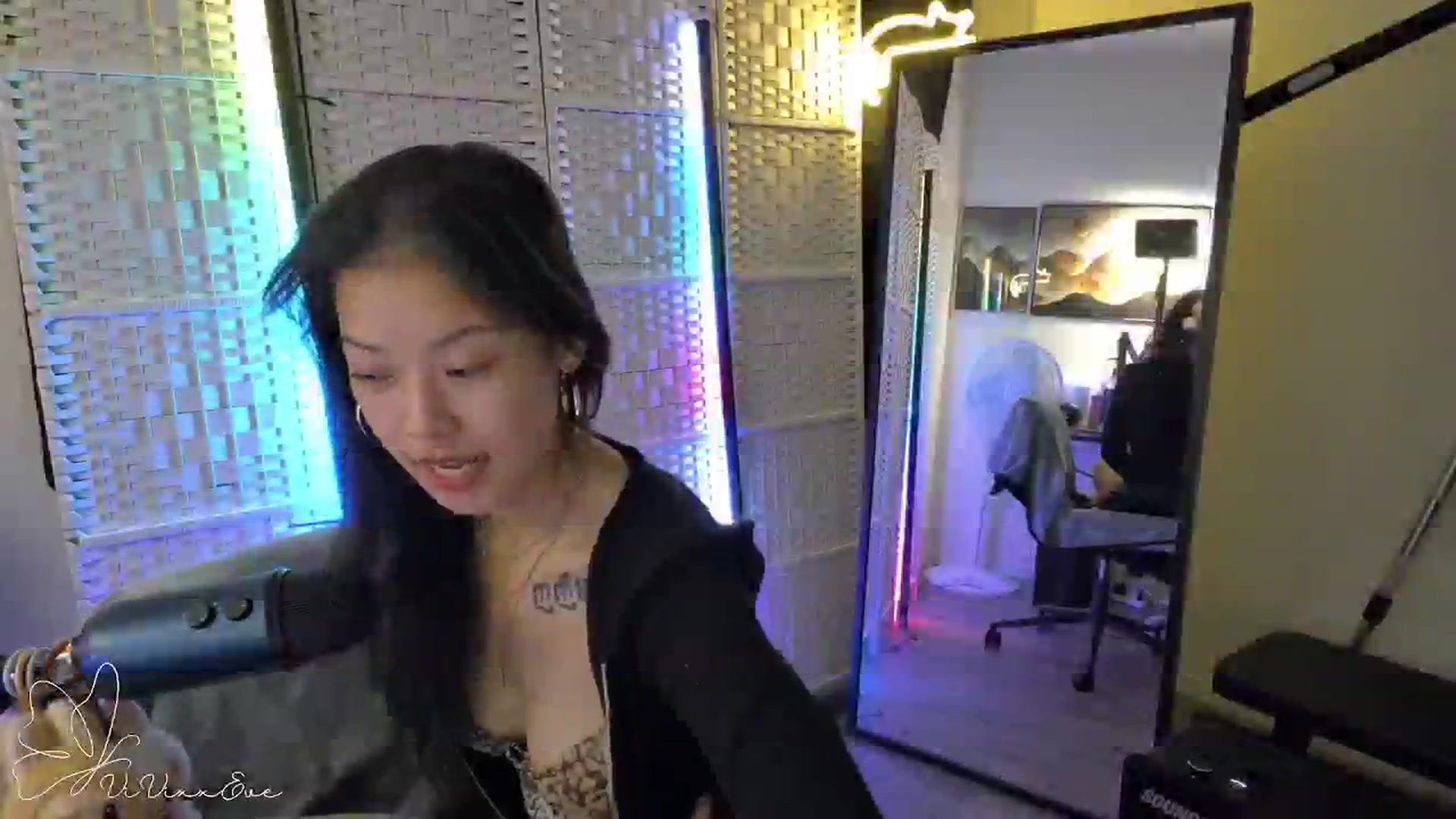 Gallery image thumbnail from Vivixxeve's myfreecams stream on, 11/19/2025, 23:27 image 9 of 20