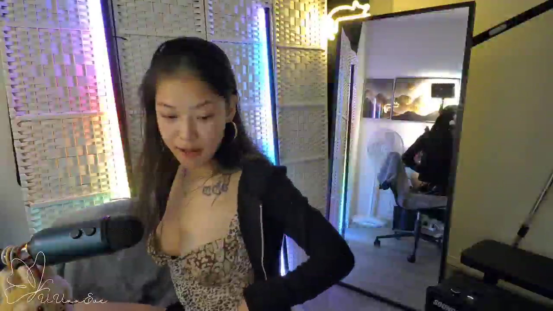 Gallery image thumbnail from Vivixxeve's myfreecams stream on, 11/19/2025, 23:27 image 8 of 20