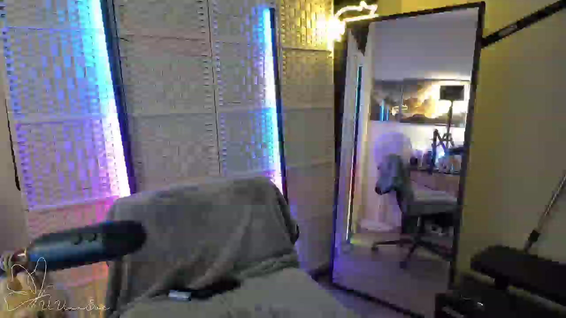 Gallery image thumbnail from Vivixxeve's myfreecams stream on, 11/19/2025, 23:27 image 16 of 20