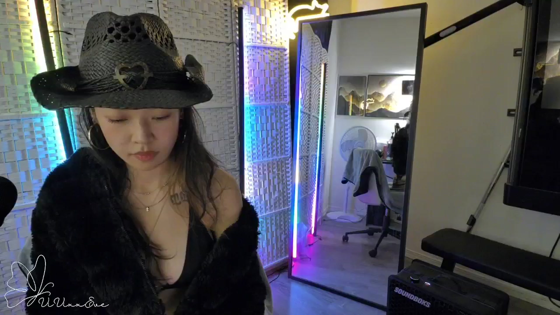 Gallery image thumbnail from Vivixxeve's myfreecams stream on, 11/21/2025, 23:37 image 14 of 20
