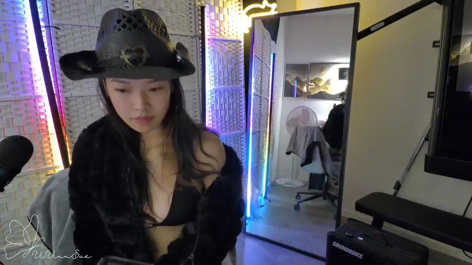Gallery image thumbnail from Vivixxeve's myfreecams stream on, 11/21/2025, 23:37 image 15 of 20