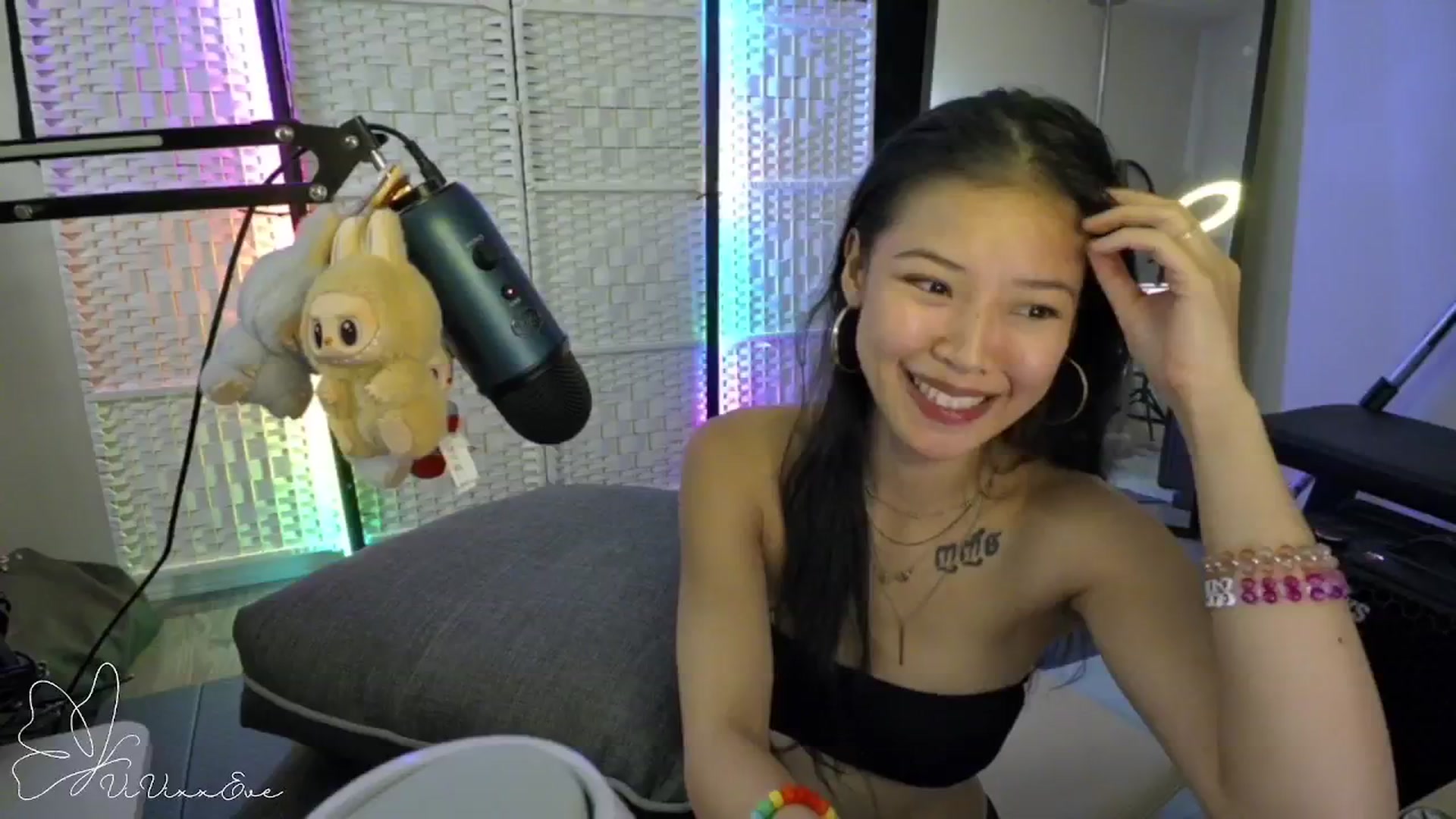 Gallery image thumbnail from Vivixxeve's myfreecams stream on, 11/25/2025, 23:04 image 6 of 20